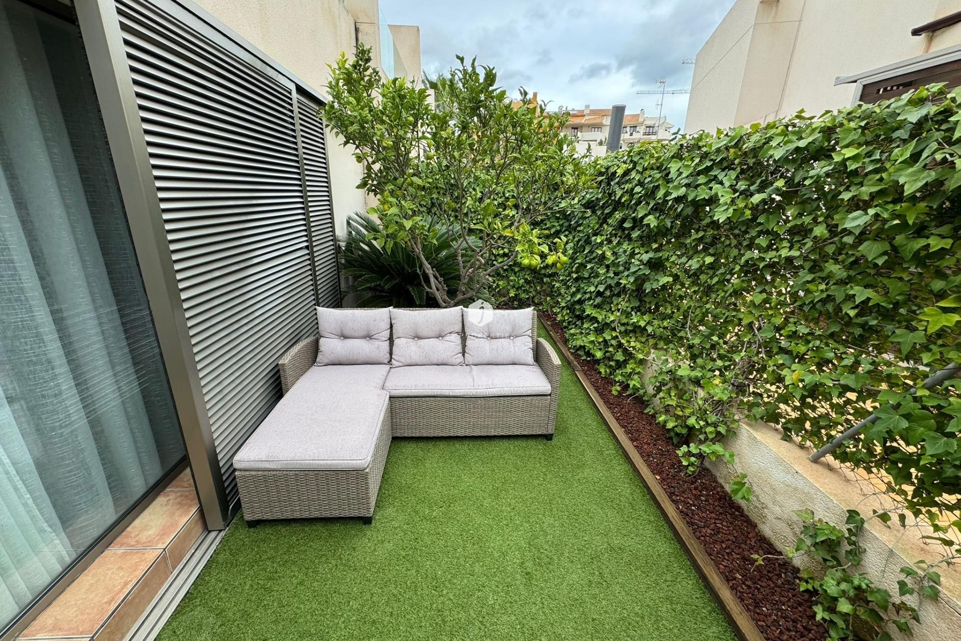 Z drugiej ręki - Szalet -
Torrevieja - Punta prima