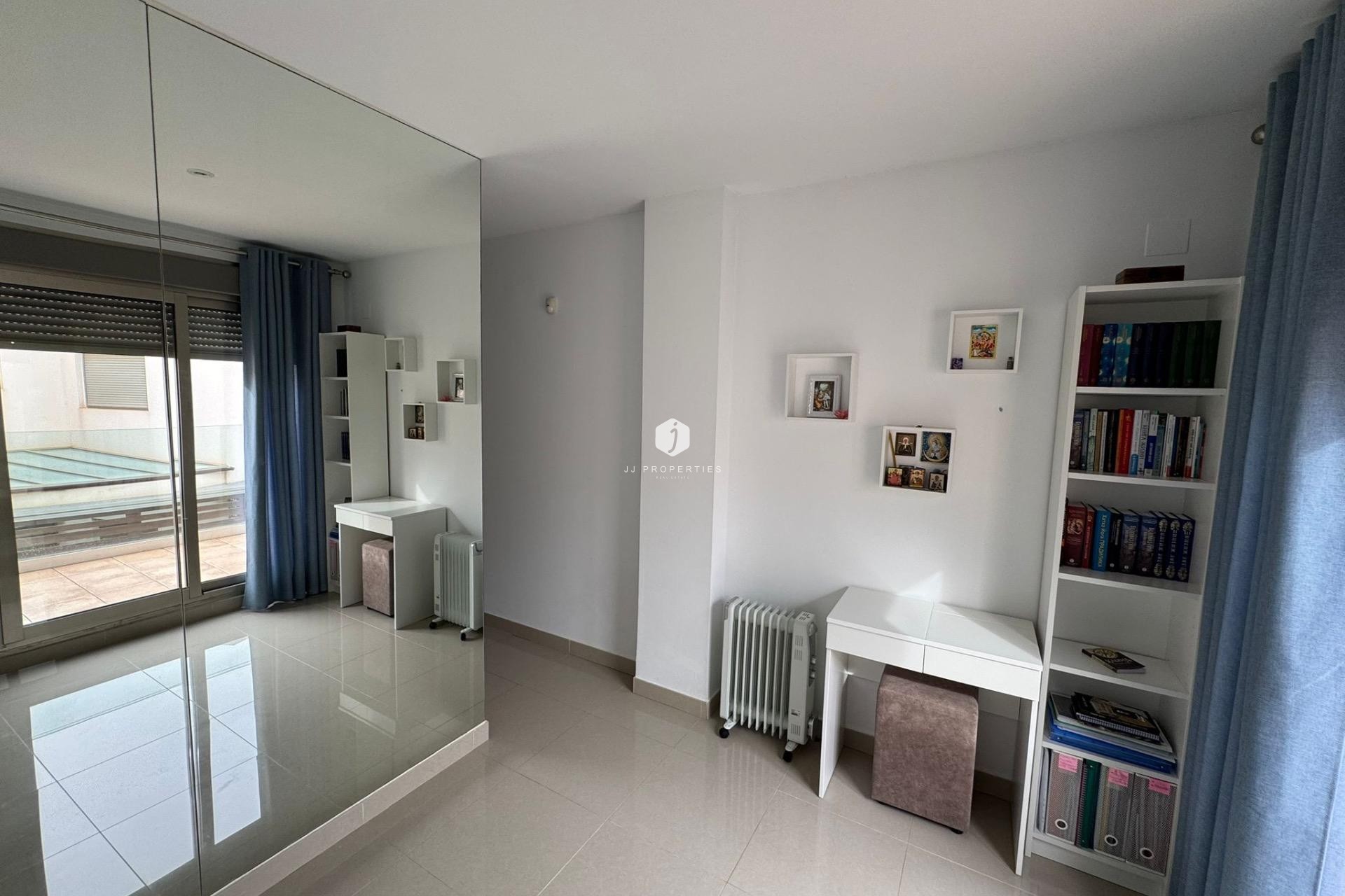 Z drugiej ręki - Szalet -
Torrevieja - Punta prima