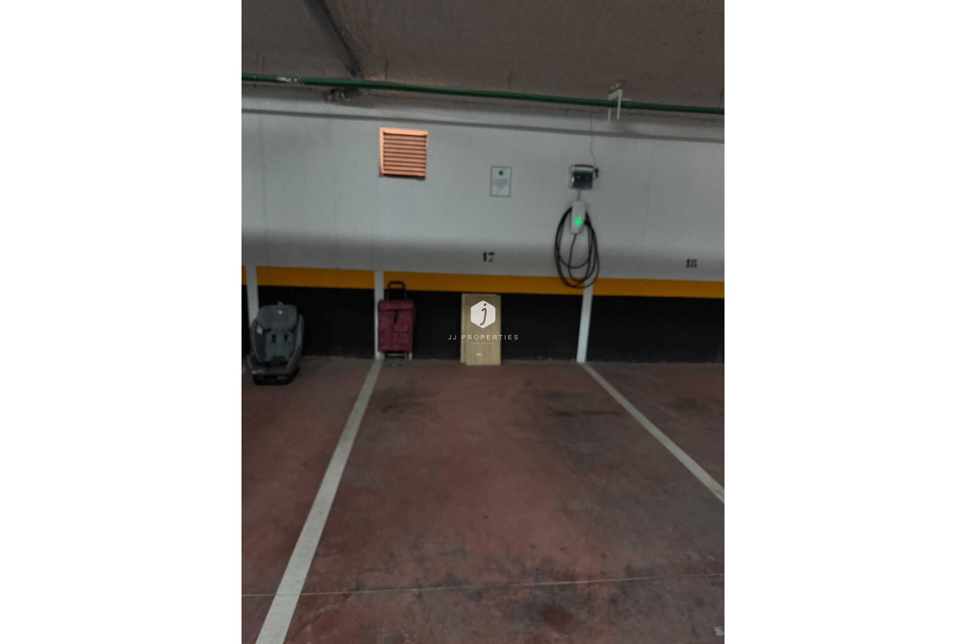 Z drugiej ręki - Szalet -
Torrevieja - Punta prima