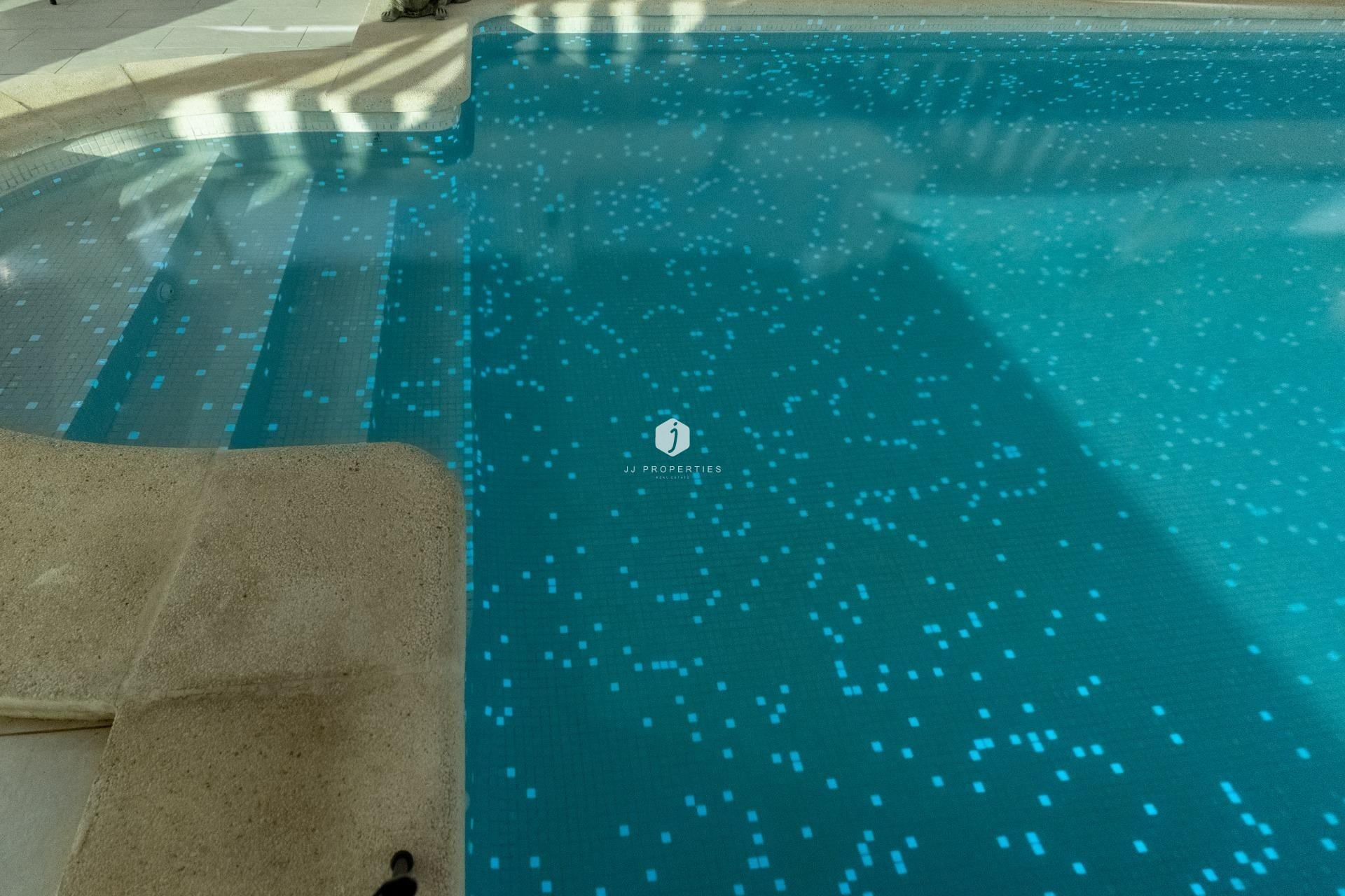 Z drugiej ręki - Szalet -
Torrevieja - Punta prima