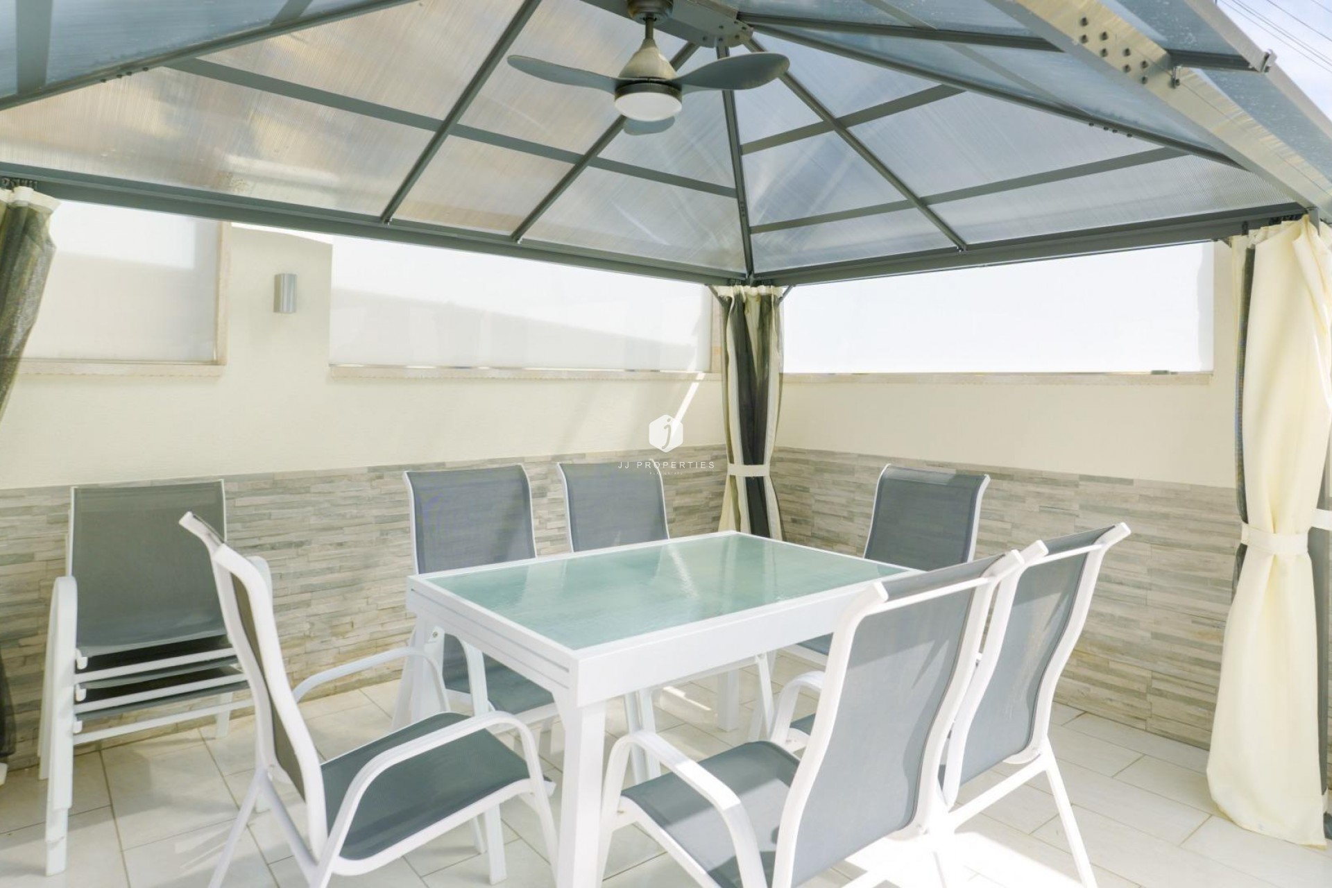 Z drugiej ręki - Szalet -
Torrevieja - Punta prima