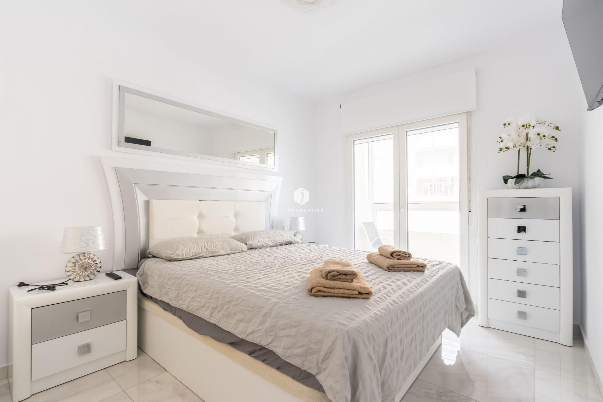 Z drugiej ręki - Szalet -
Torrevieja - Punta prima