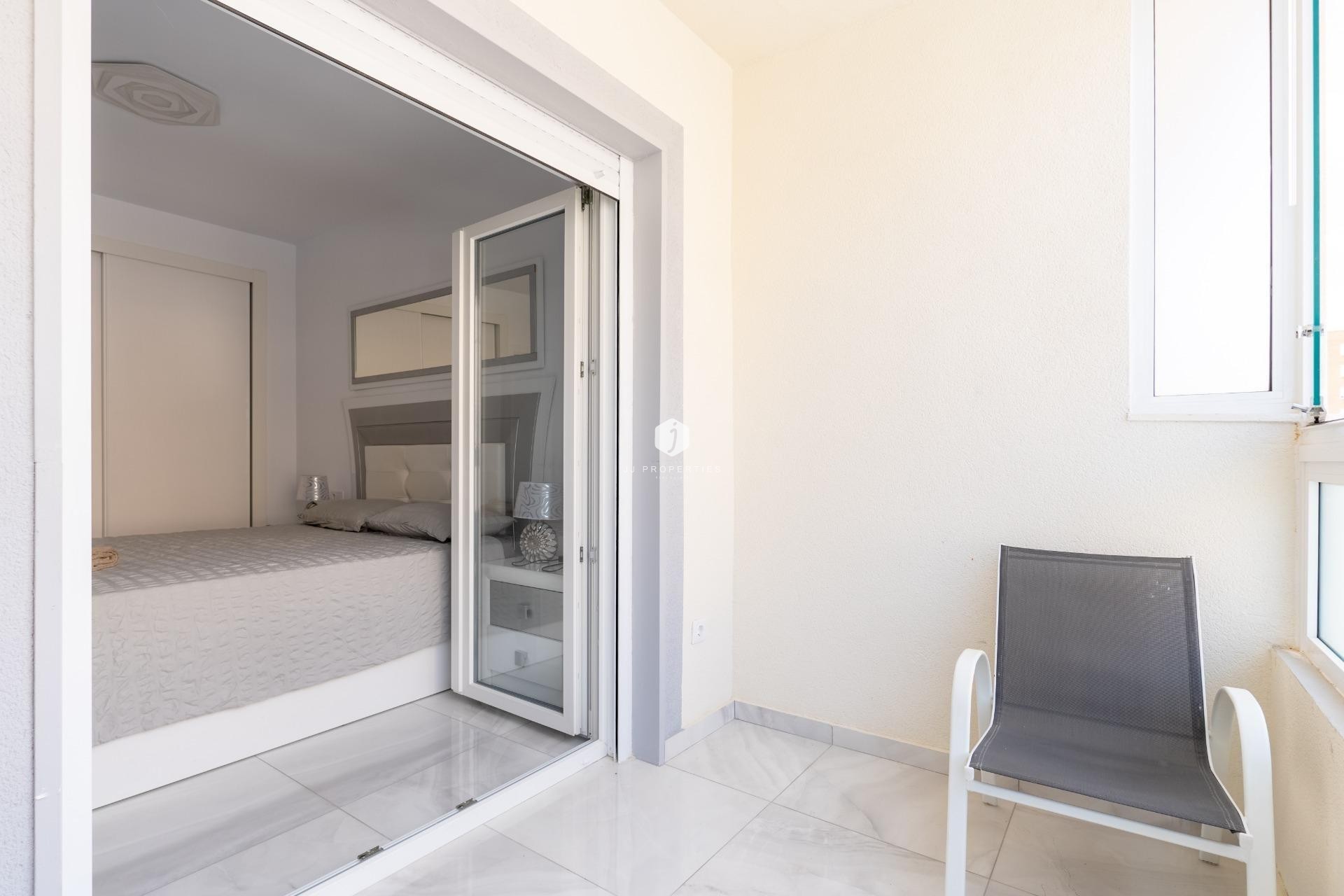 Z drugiej ręki - Szalet -
Torrevieja - Punta prima