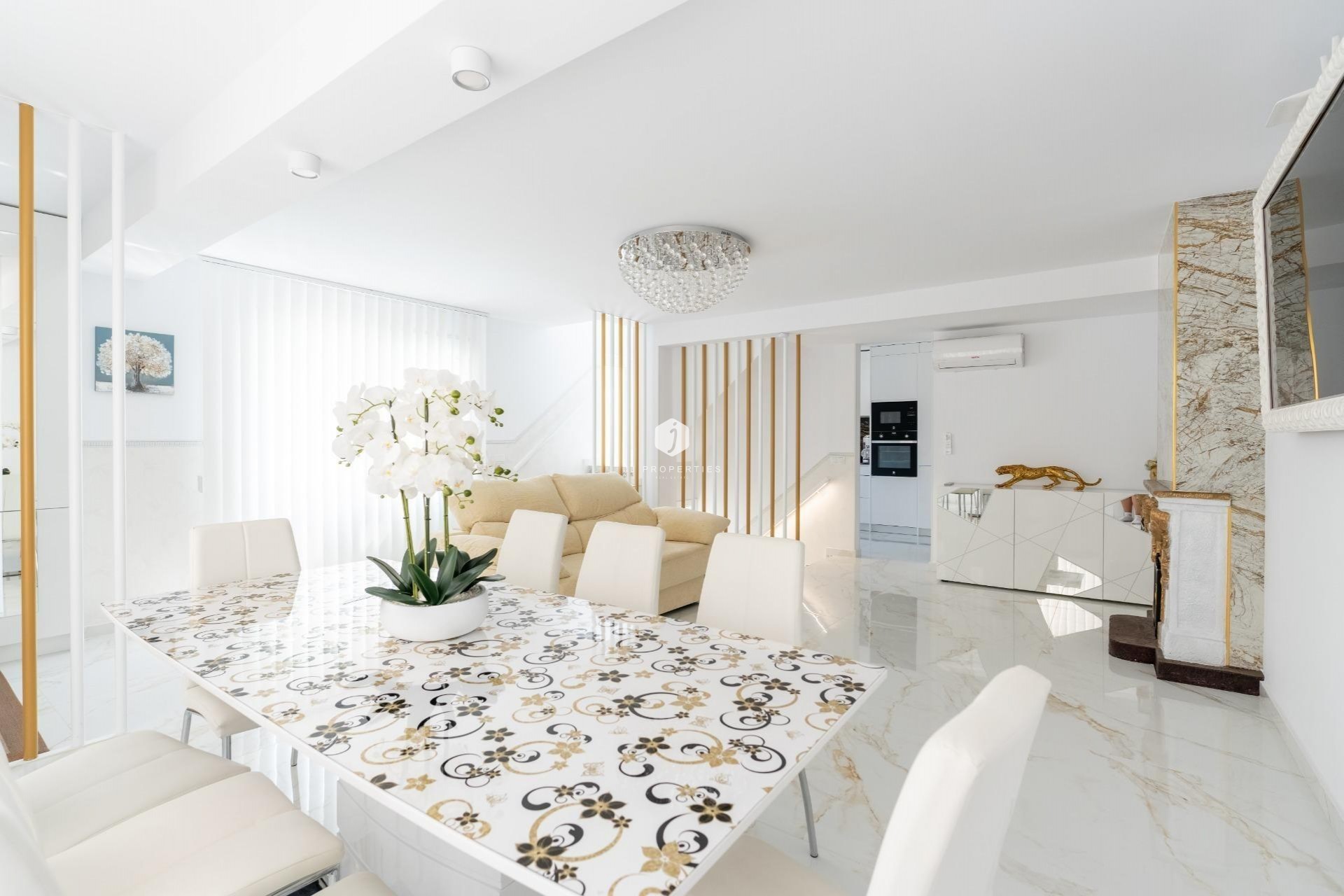 Z drugiej ręki - Szalet -
Torrevieja - Punta prima