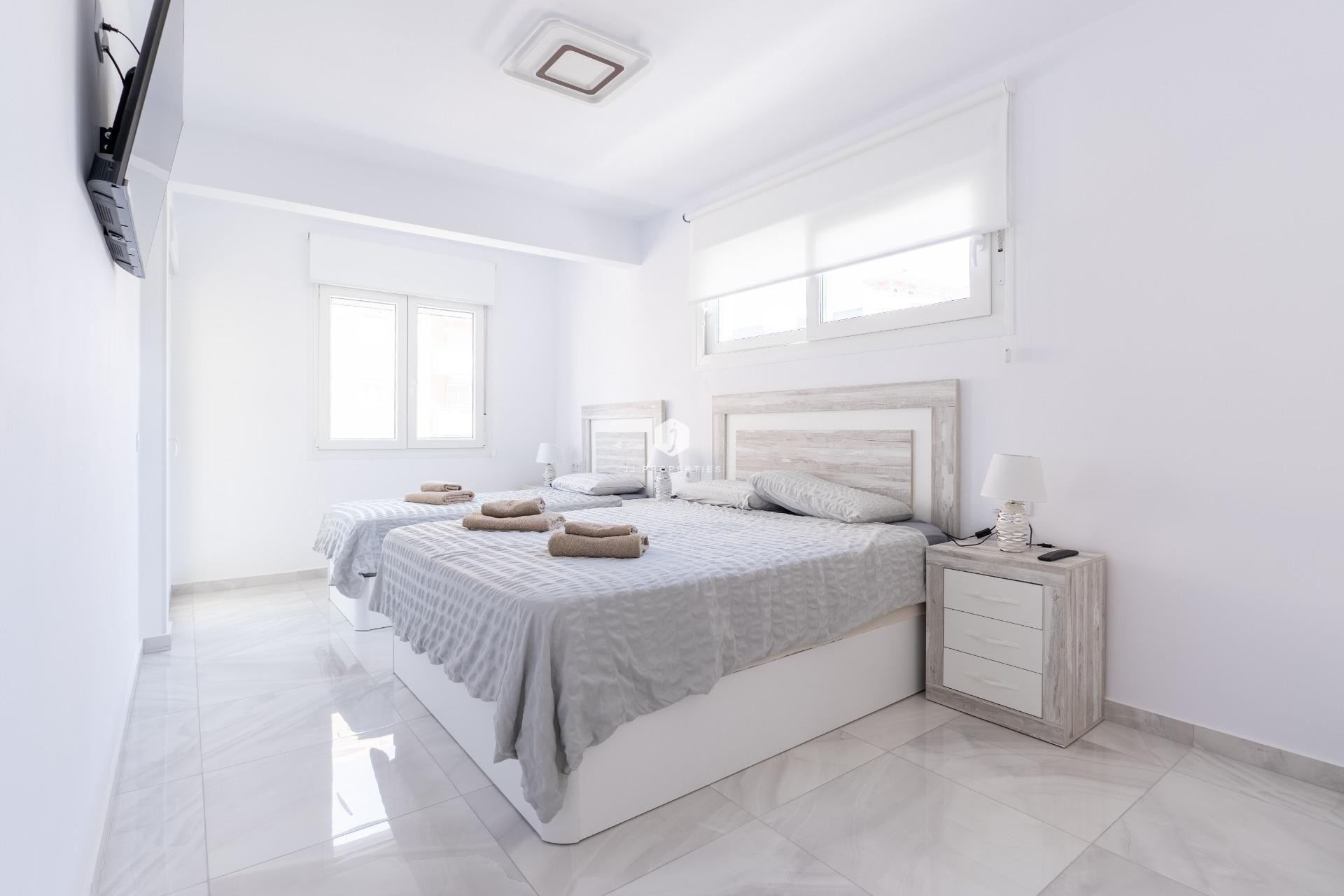 Z drugiej ręki - Szalet -
Torrevieja - Punta prima
