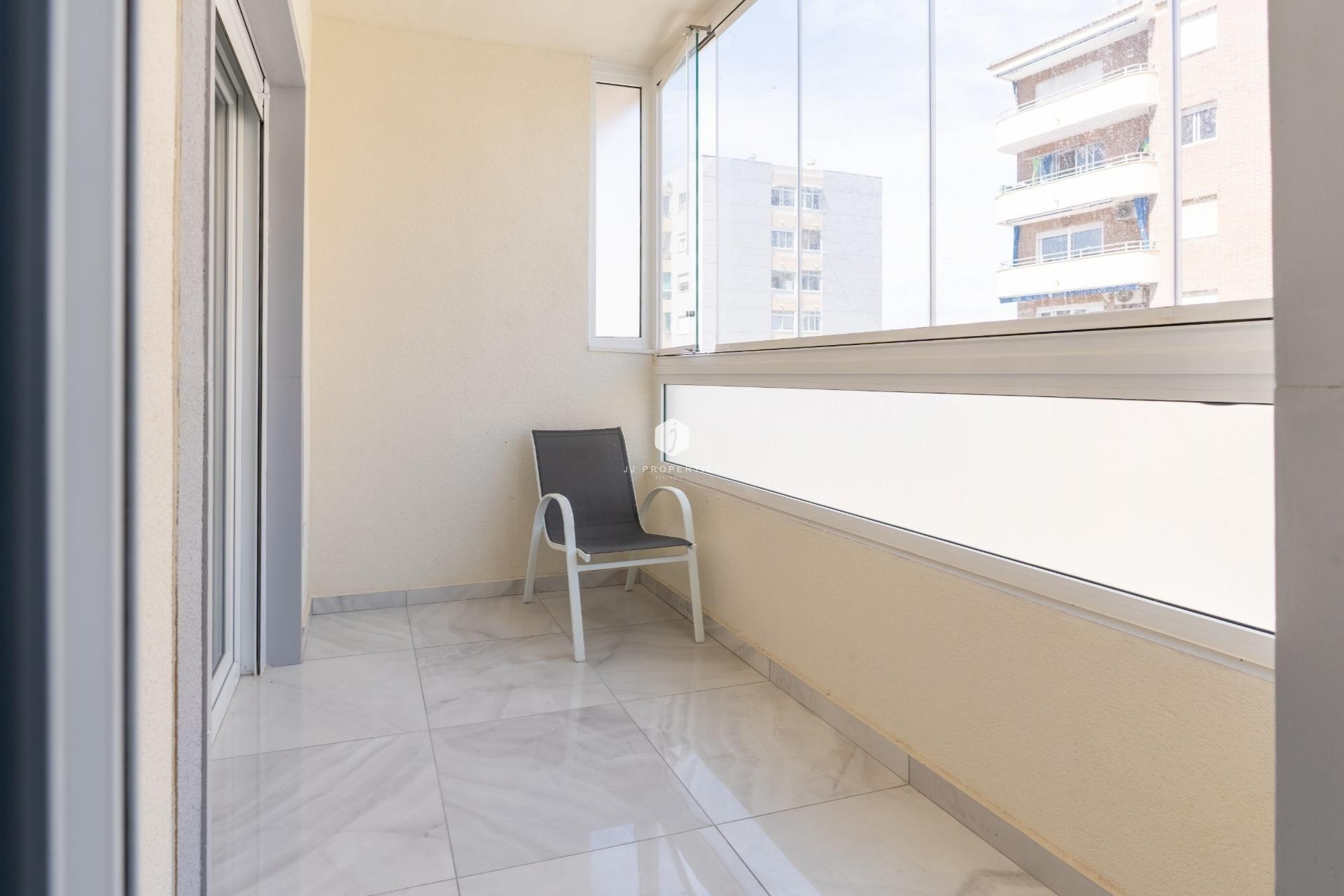 Z drugiej ręki - Szalet -
Torrevieja - Punta prima