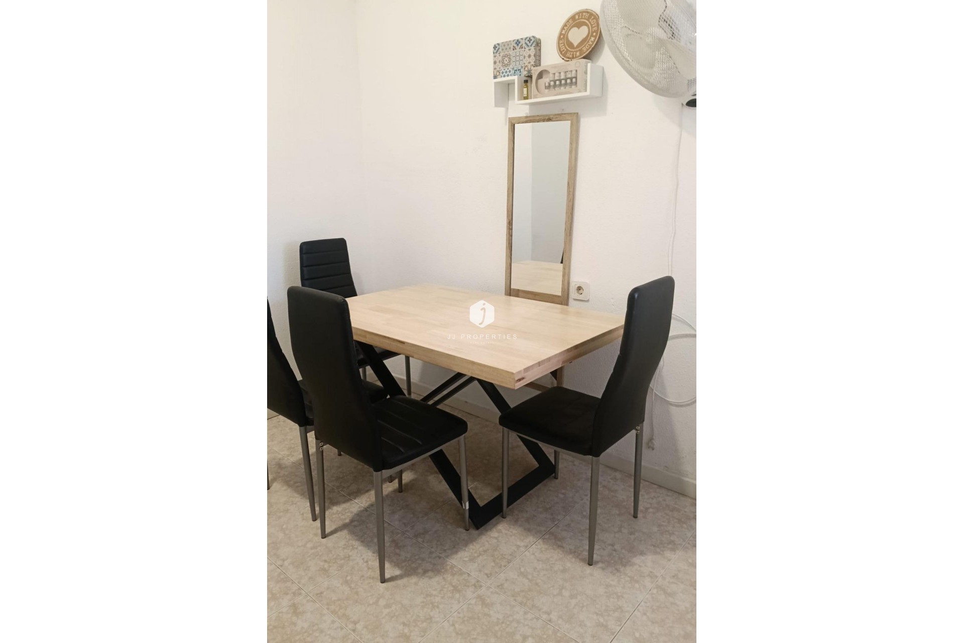 Z drugiej ręki - Szalet -
Torrevieja - Torretas