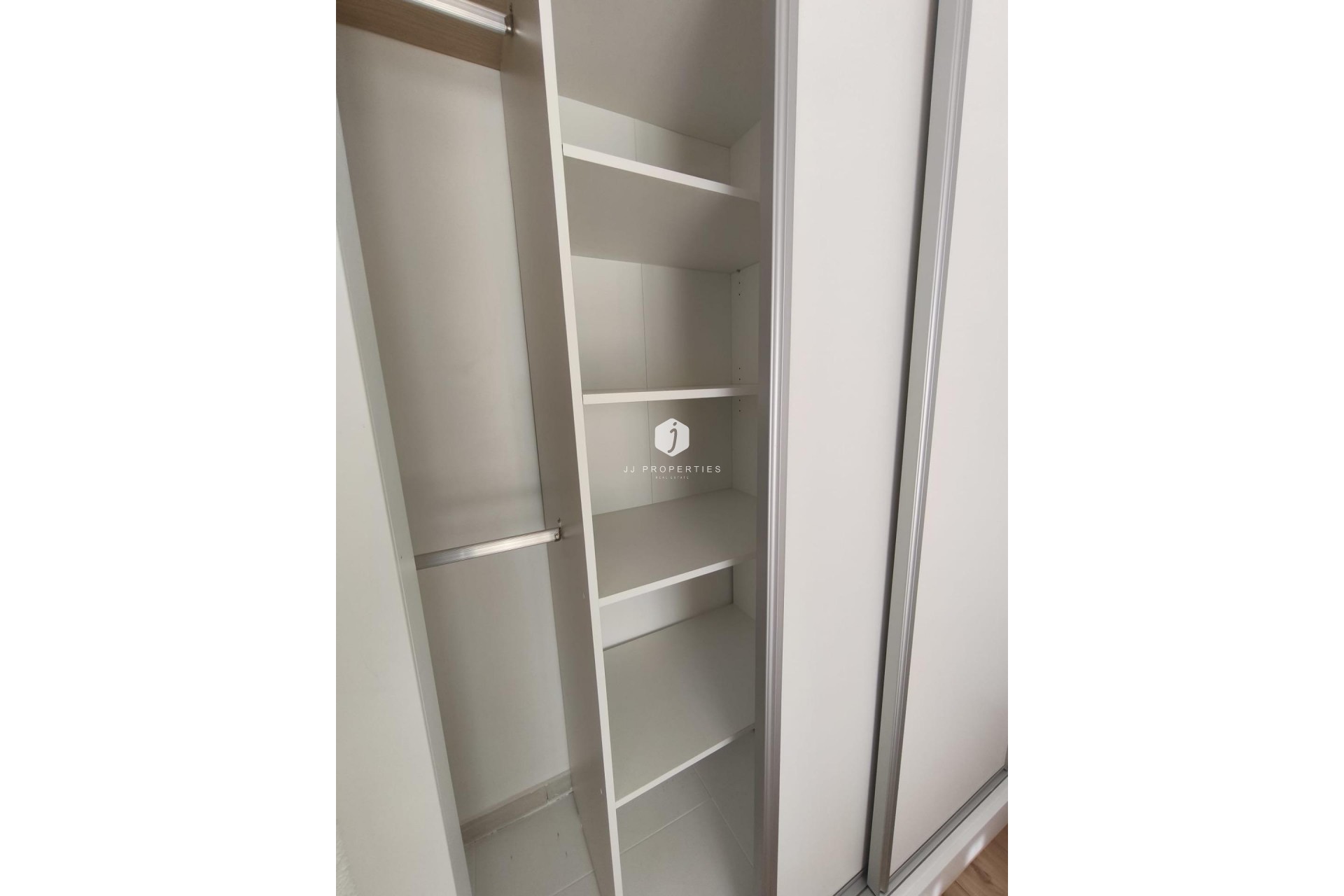 Z drugiej ręki - Szalet -
Torrevieja