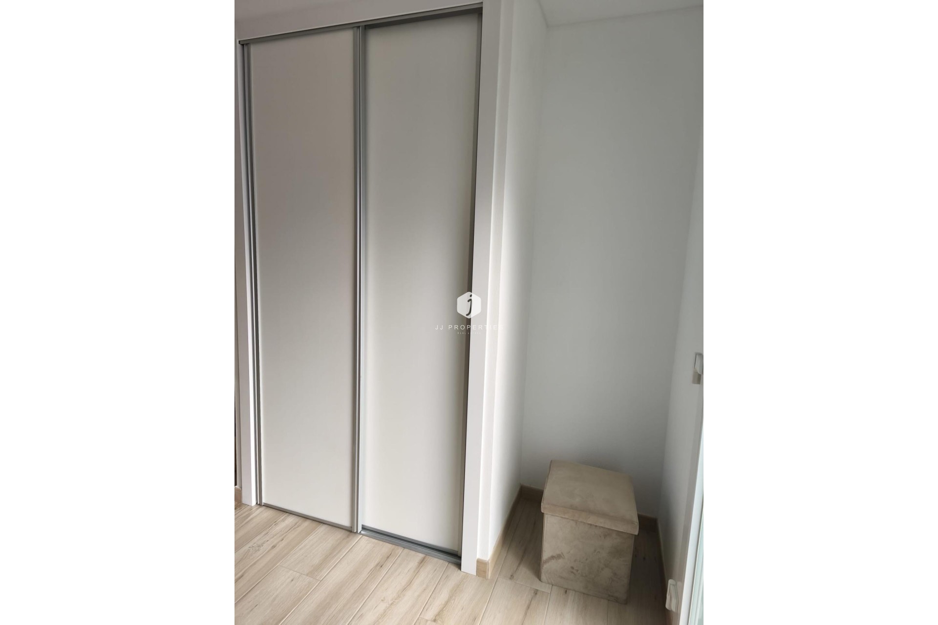 Z drugiej ręki - Szalet -
Torrevieja