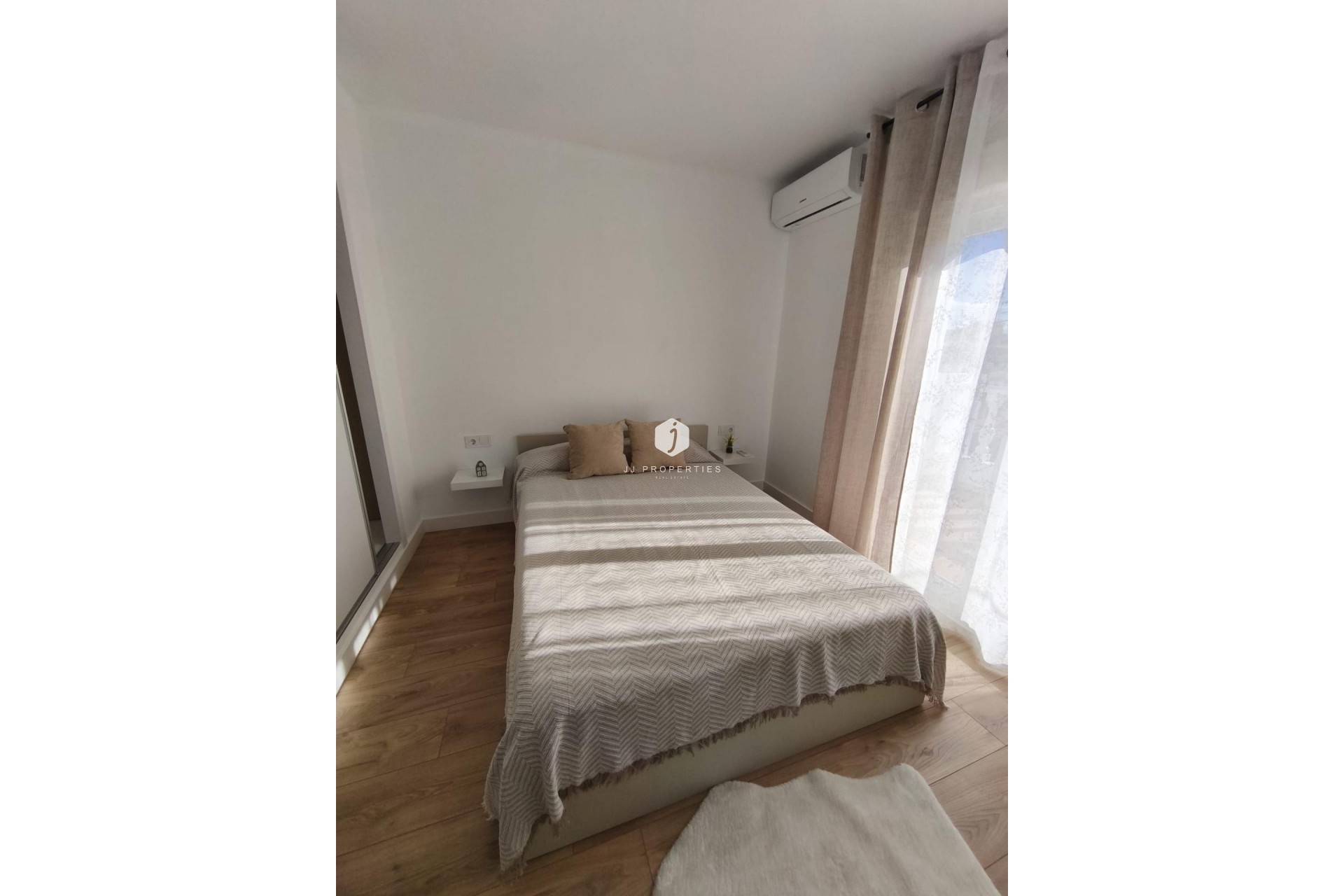 Z drugiej ręki - Szalet -
Torrevieja