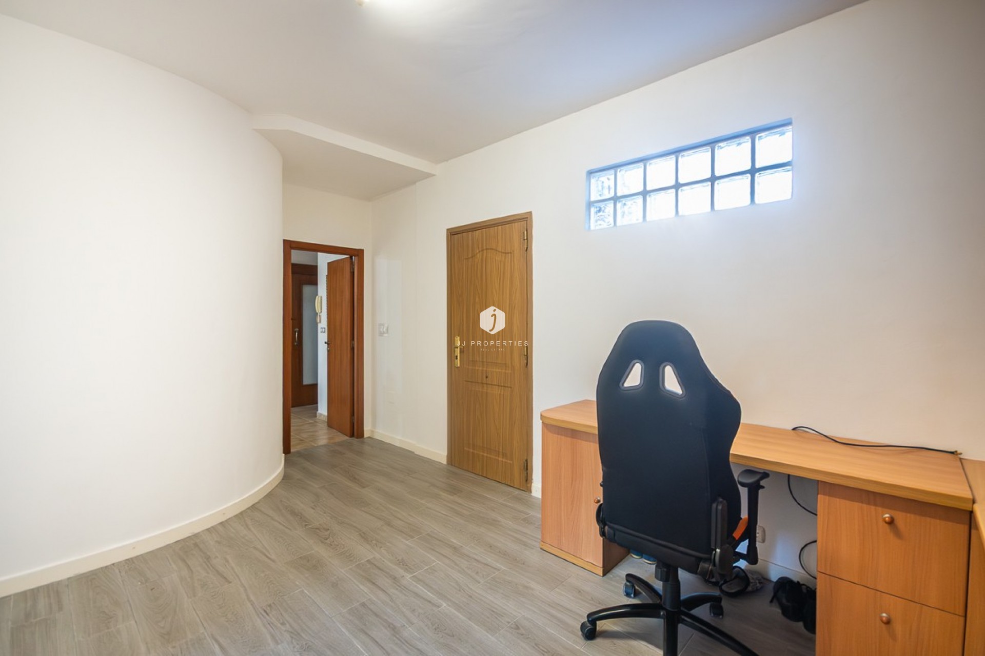 Z drugiej ręki - Villa -
Benferri - Inland