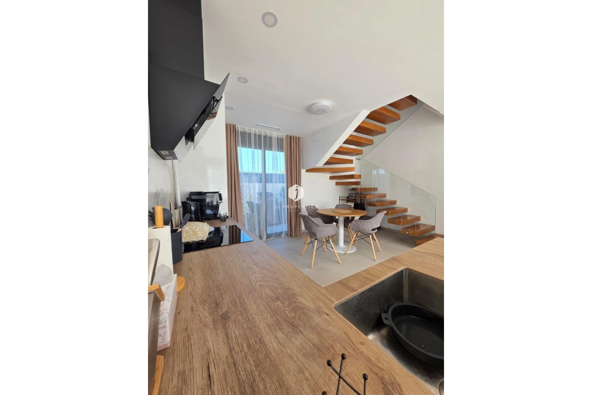 Z drugiej ręki - Villa -
Benijofar