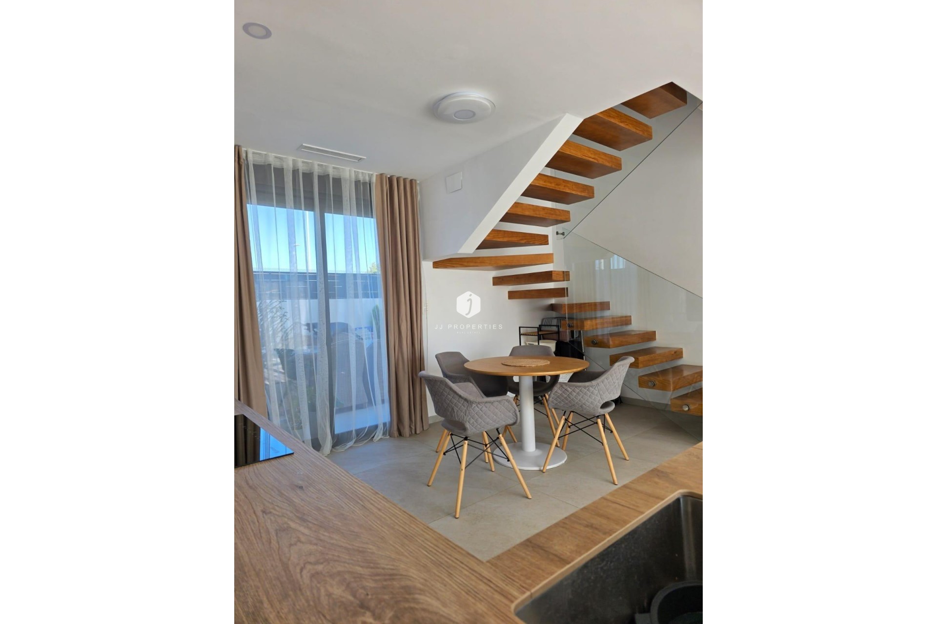 Z drugiej ręki - Villa -
Benijofar