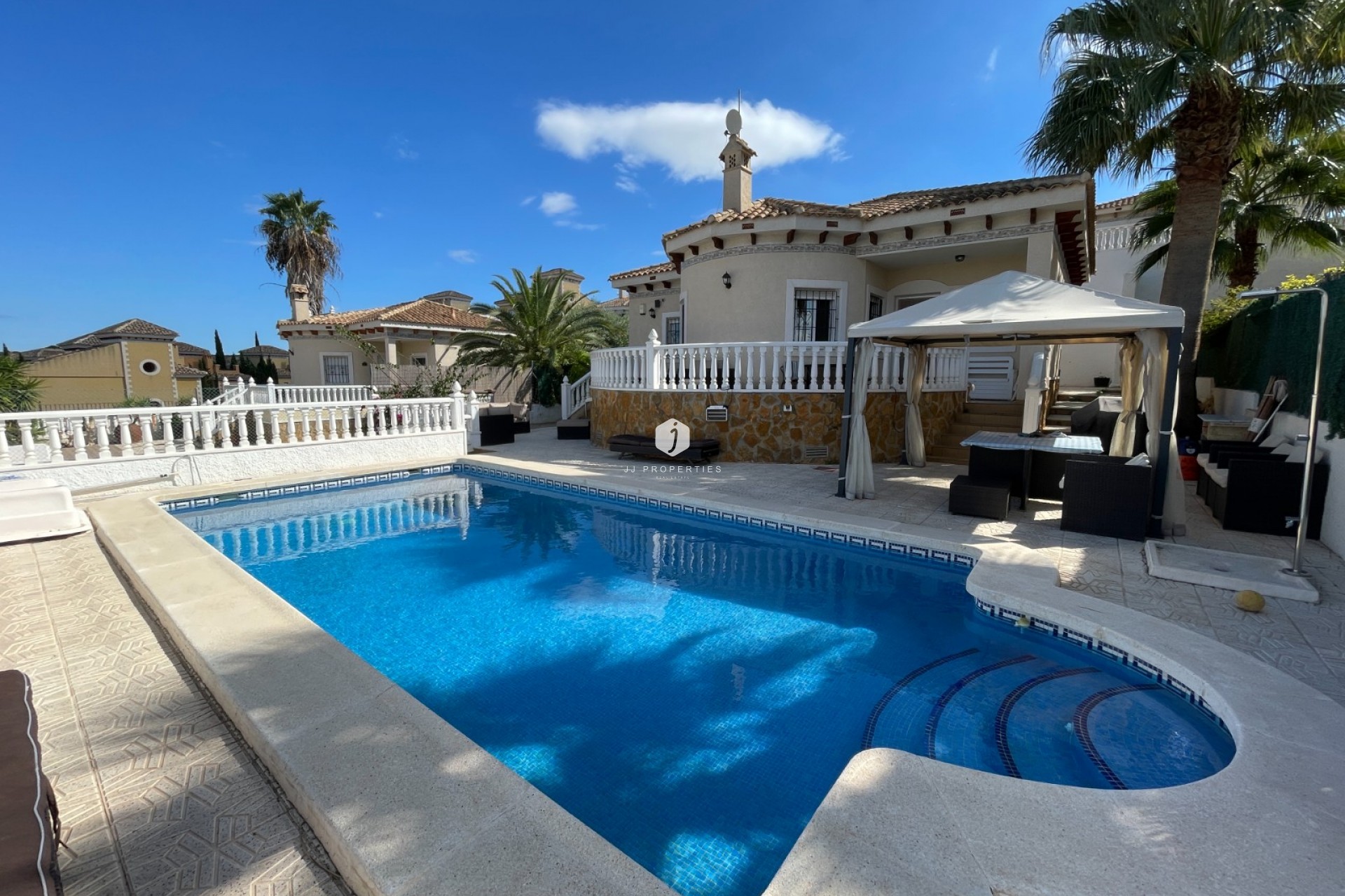 Z drugiej ręki - Villa -
Bigastro - Inland