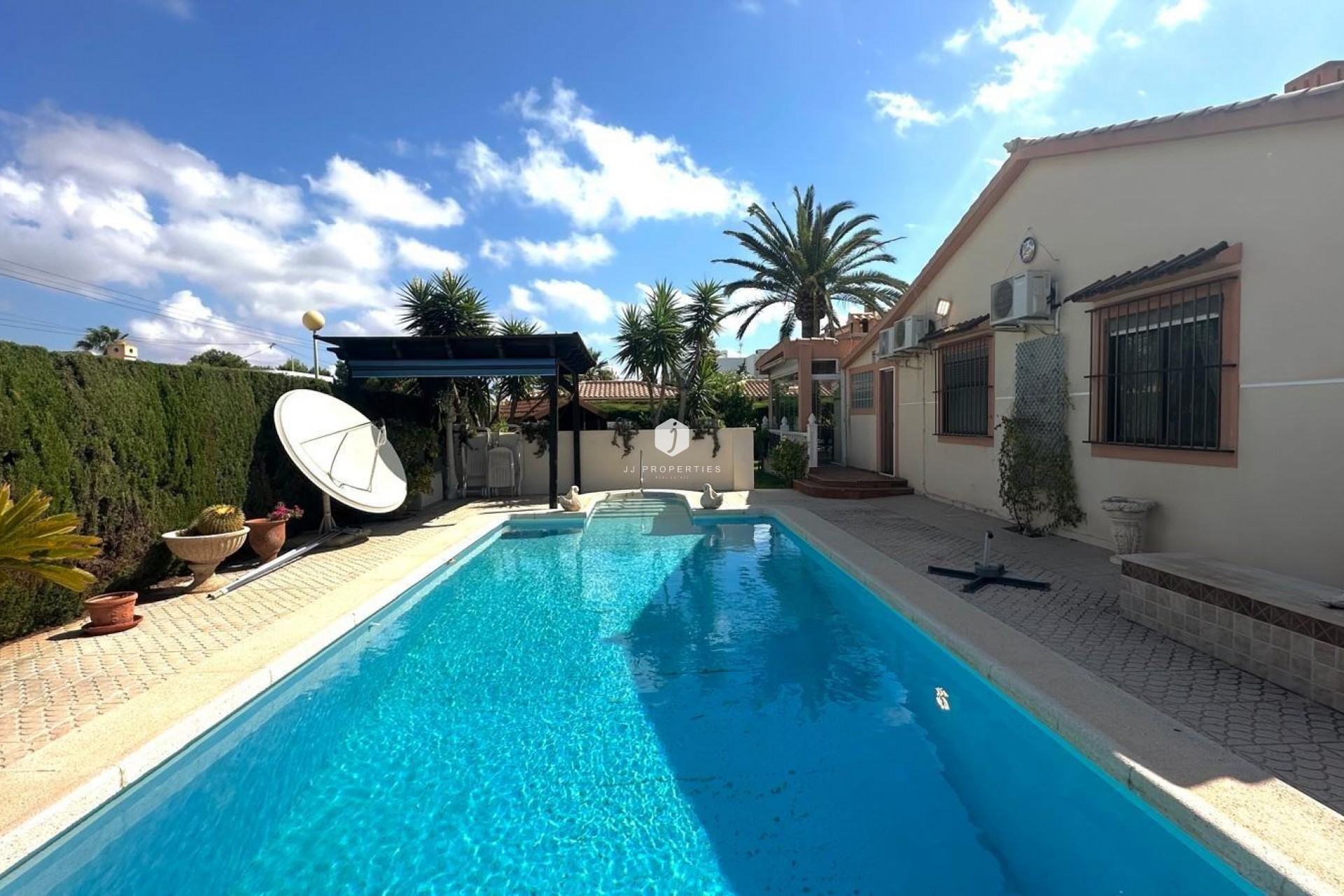Z drugiej ręki - Villa -
Cabo Roig - Costa Blanca