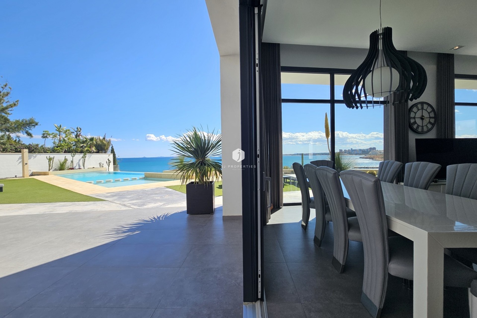 Z drugiej ręki - Villa -
Cabo Roig - Costa Blanca