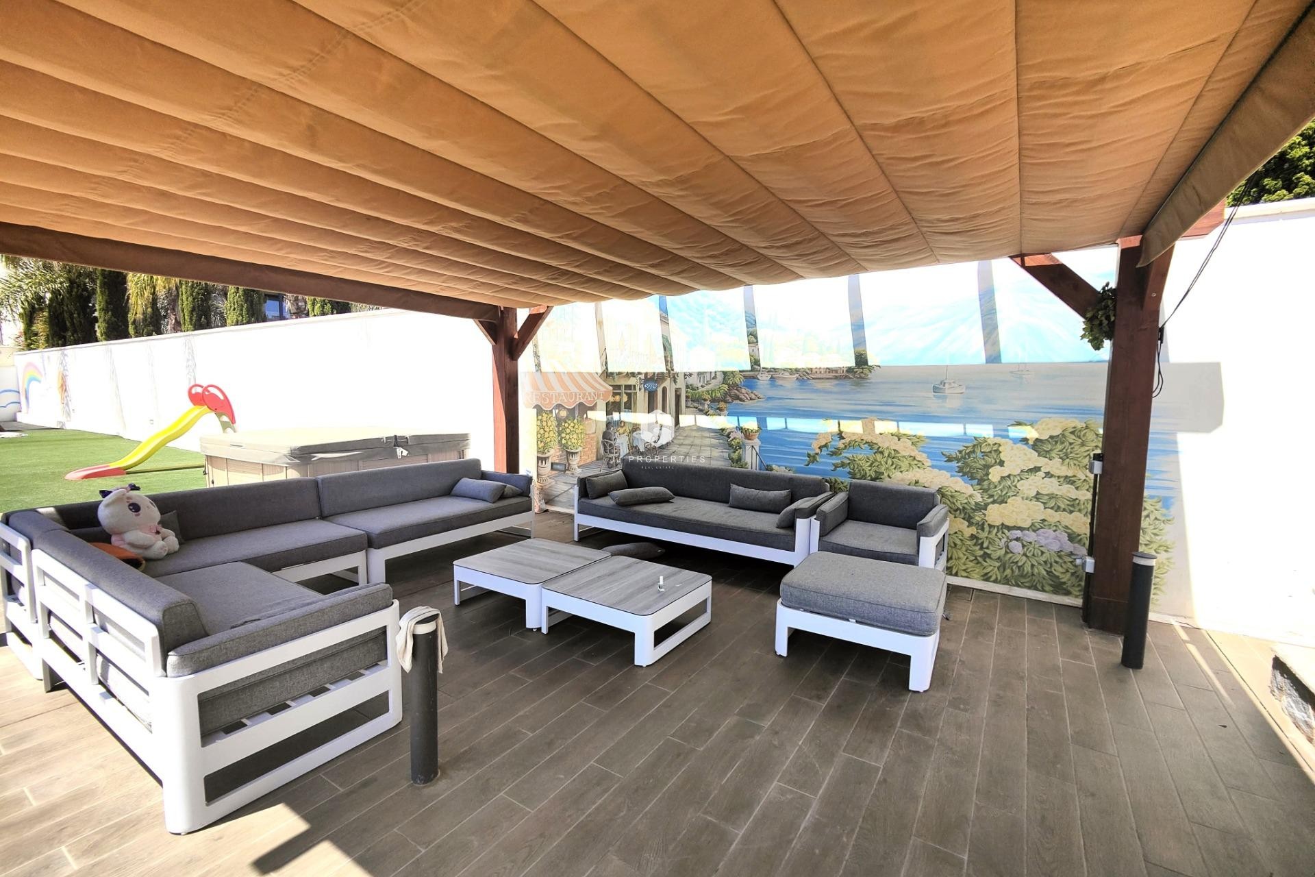 Z drugiej ręki - Villa -
Cabo Roig - Costa Blanca