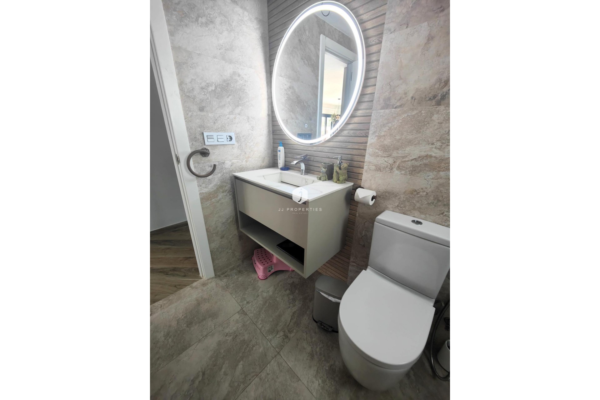 Z drugiej ręki - Villa -
Cabo Roig - Costa Blanca