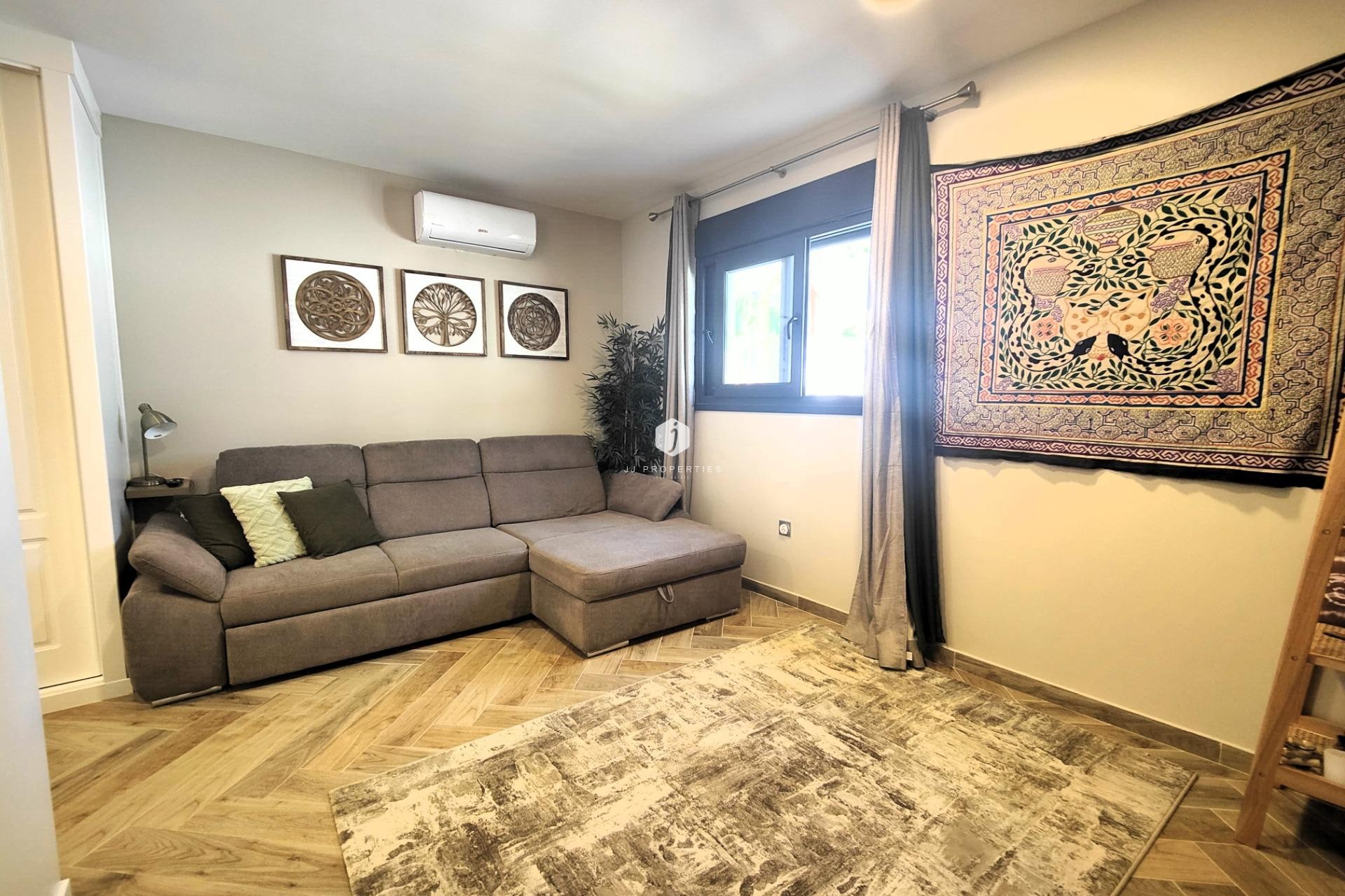 Z drugiej ręki - Villa -
Cabo Roig - Costa Blanca