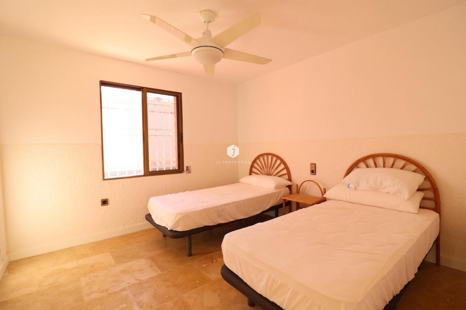 Z drugiej ręki - Villa -
Cabo Roig - Costa Blanca