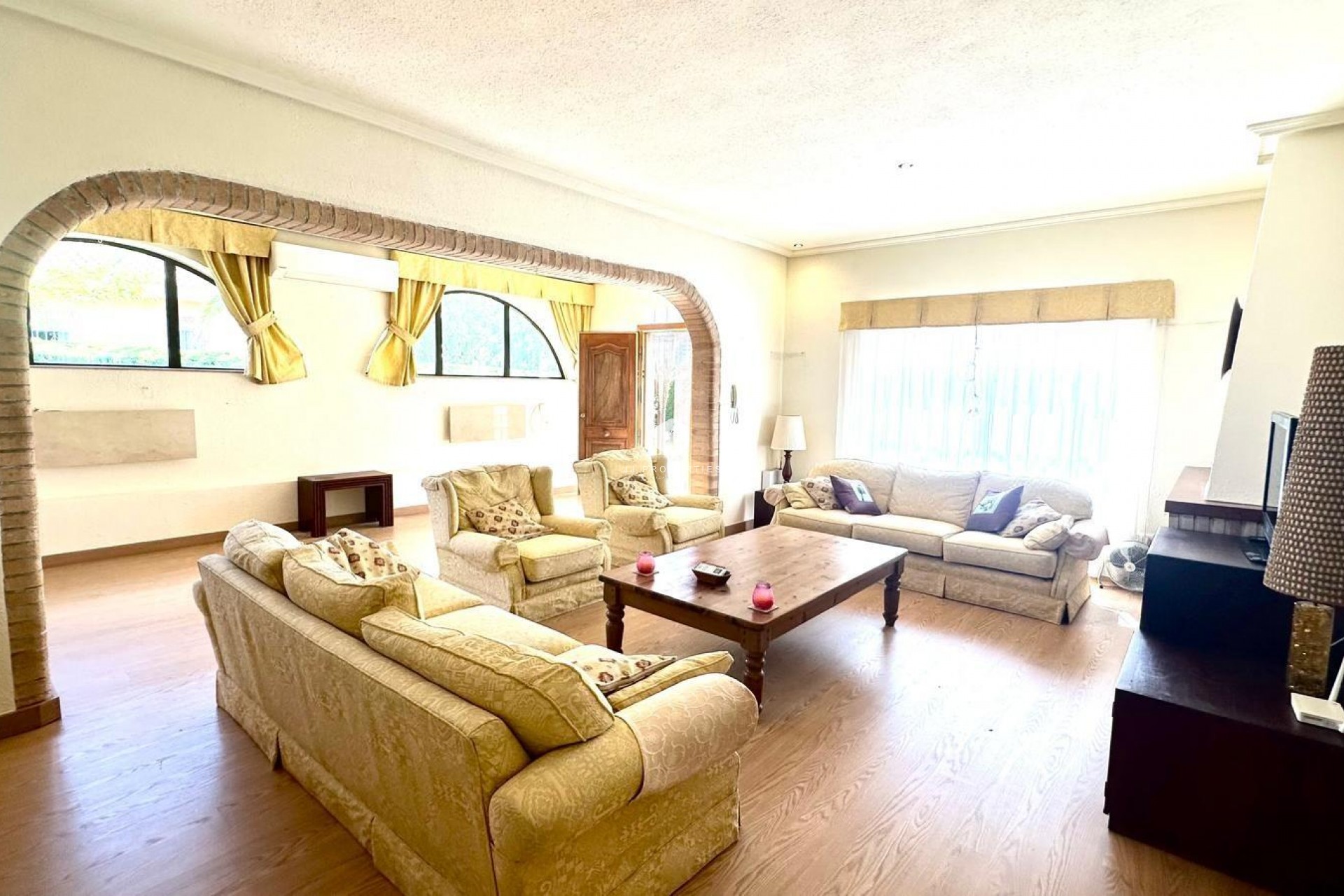 Z drugiej ręki - Villa -
Cabo Roig - Costa Blanca