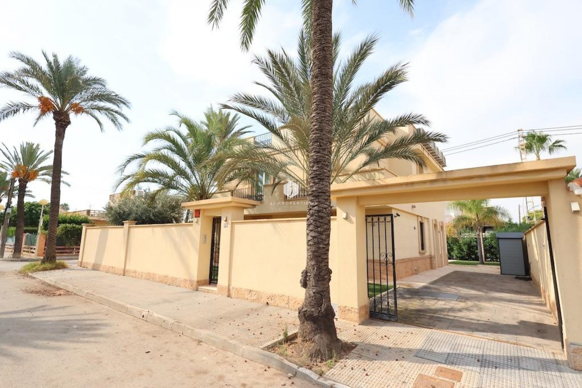 Z drugiej ręki - Villa -
Cabo Roig - Costa Blanca