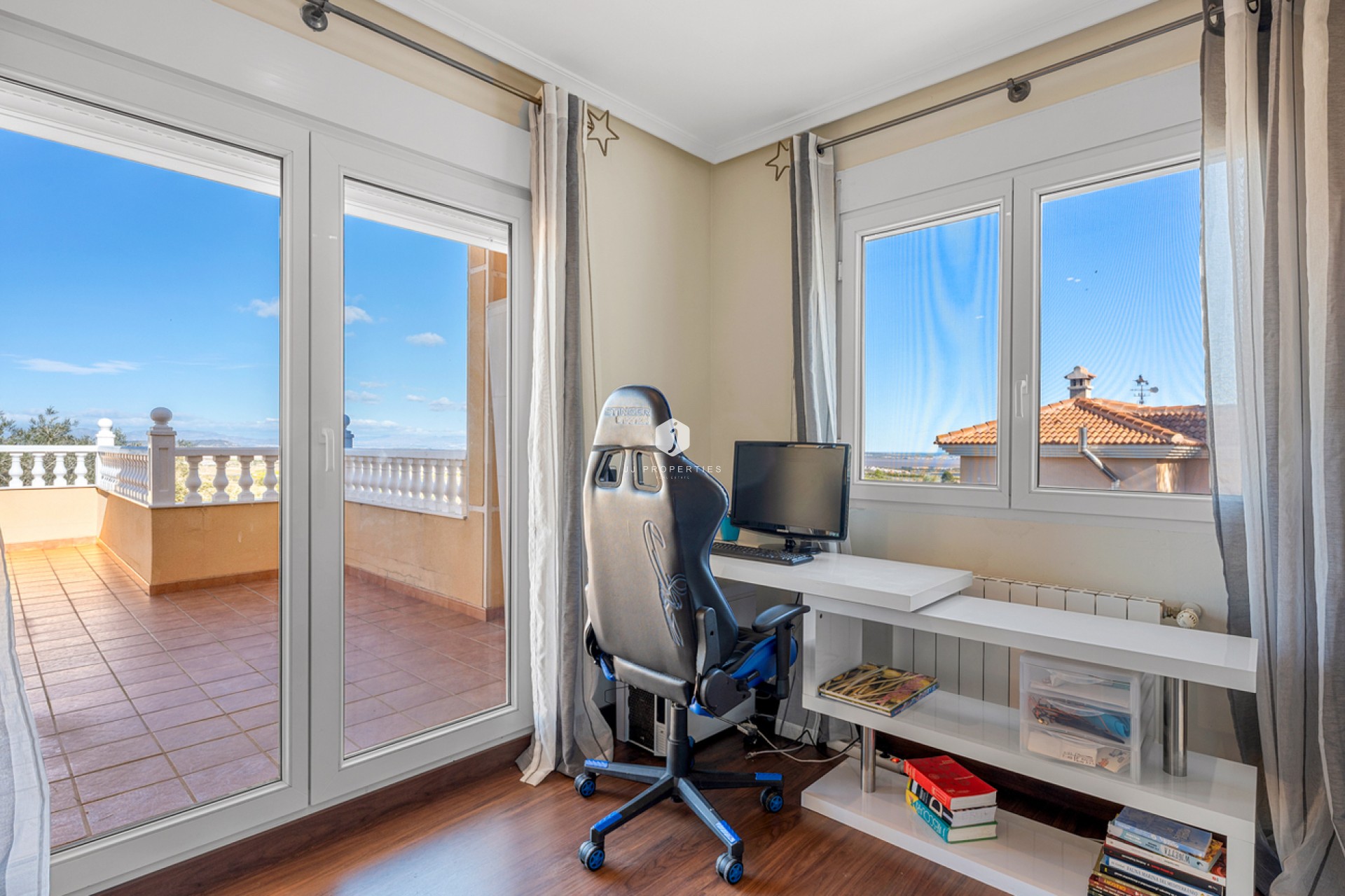 Z drugiej ręki - Villa -
Ciudad De Las Comunicaciones - Costa Blanca