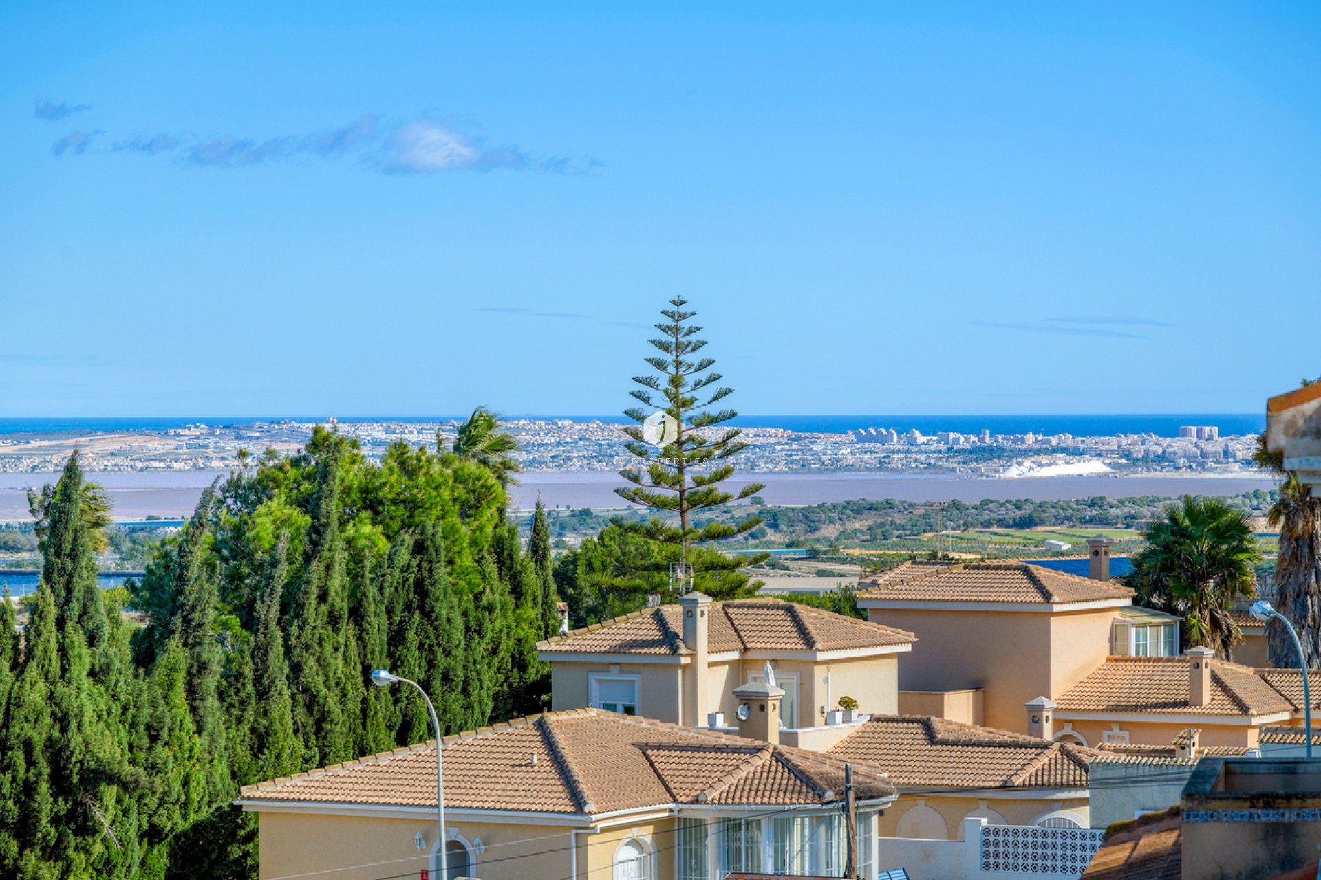 Z drugiej ręki - Villa -
Ciudad De Las Comunicaciones - Costa Blanca