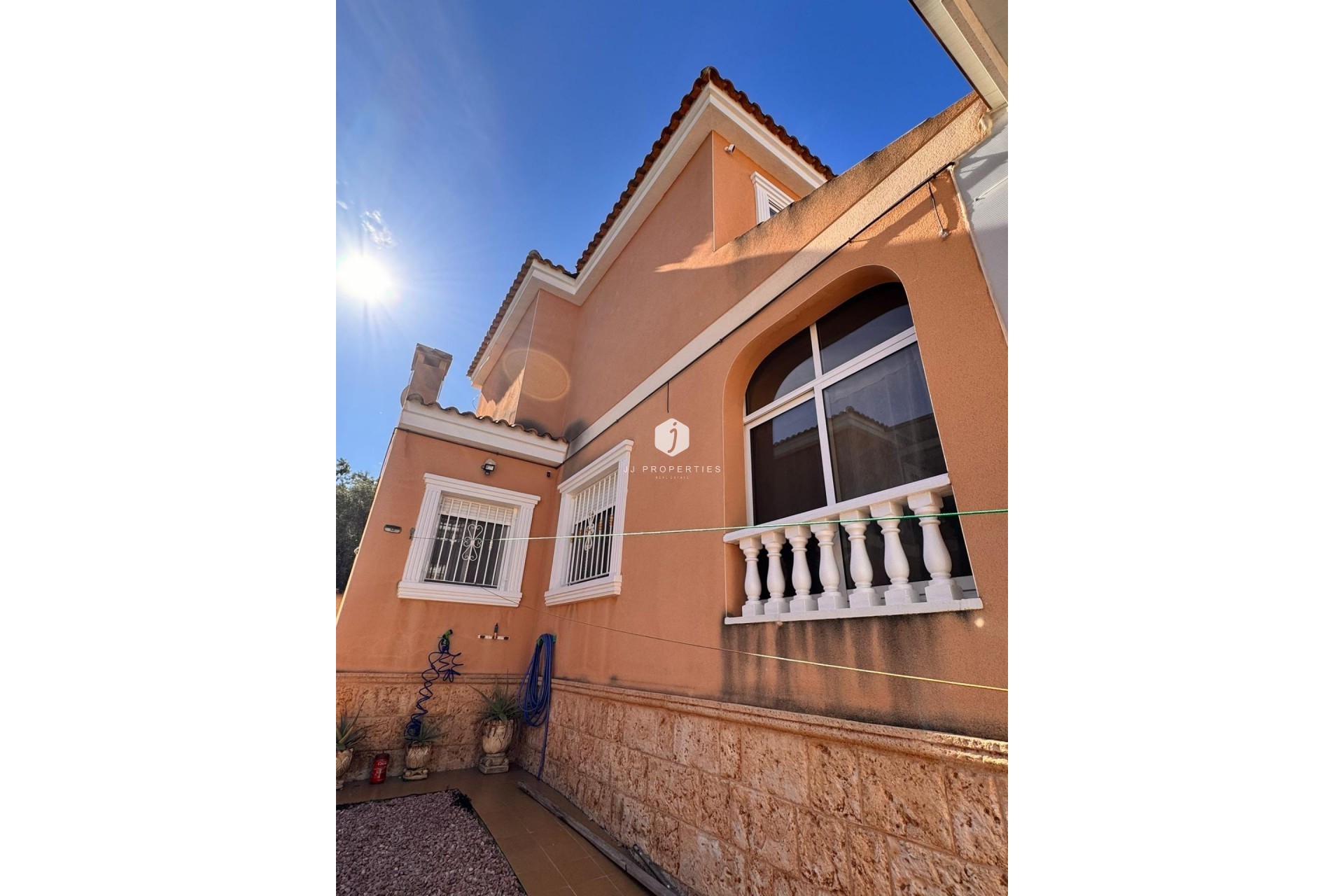Z drugiej ręki - Villa -
Cox