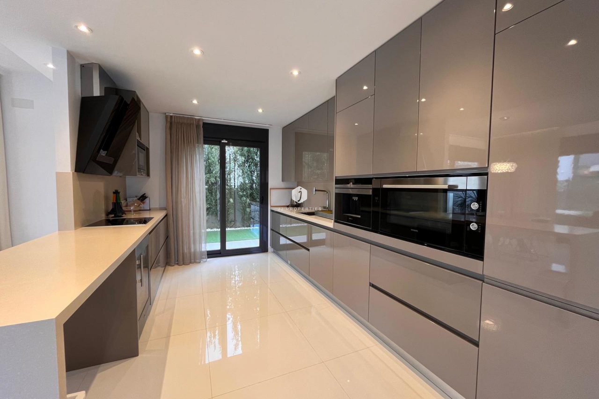 Z drugiej ręki - Villa -
Dehesa de Campoamor - Costa Blanca