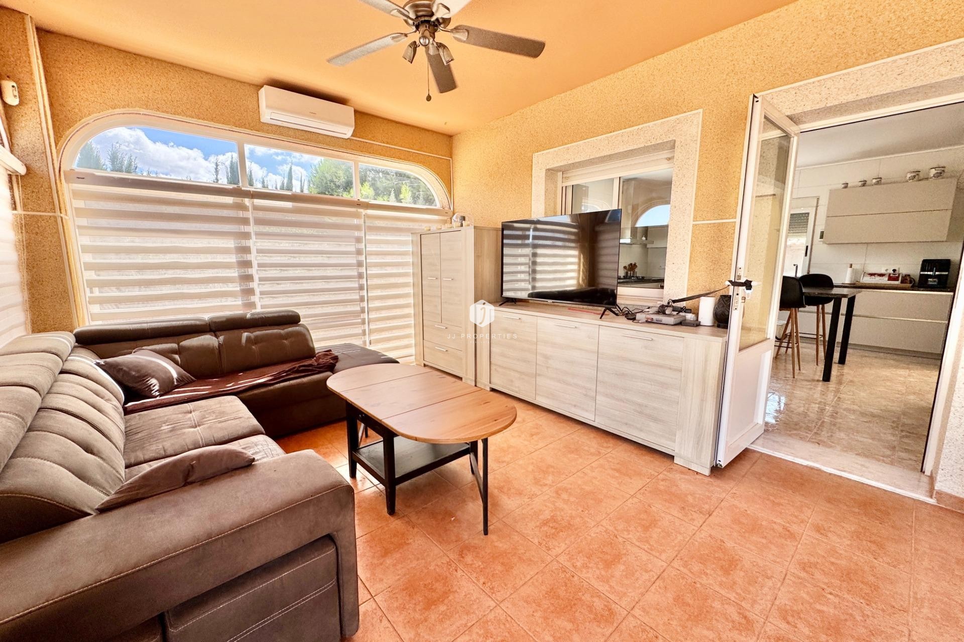 Z drugiej ręki - Villa -
Dolores - Cmno. Escorredor