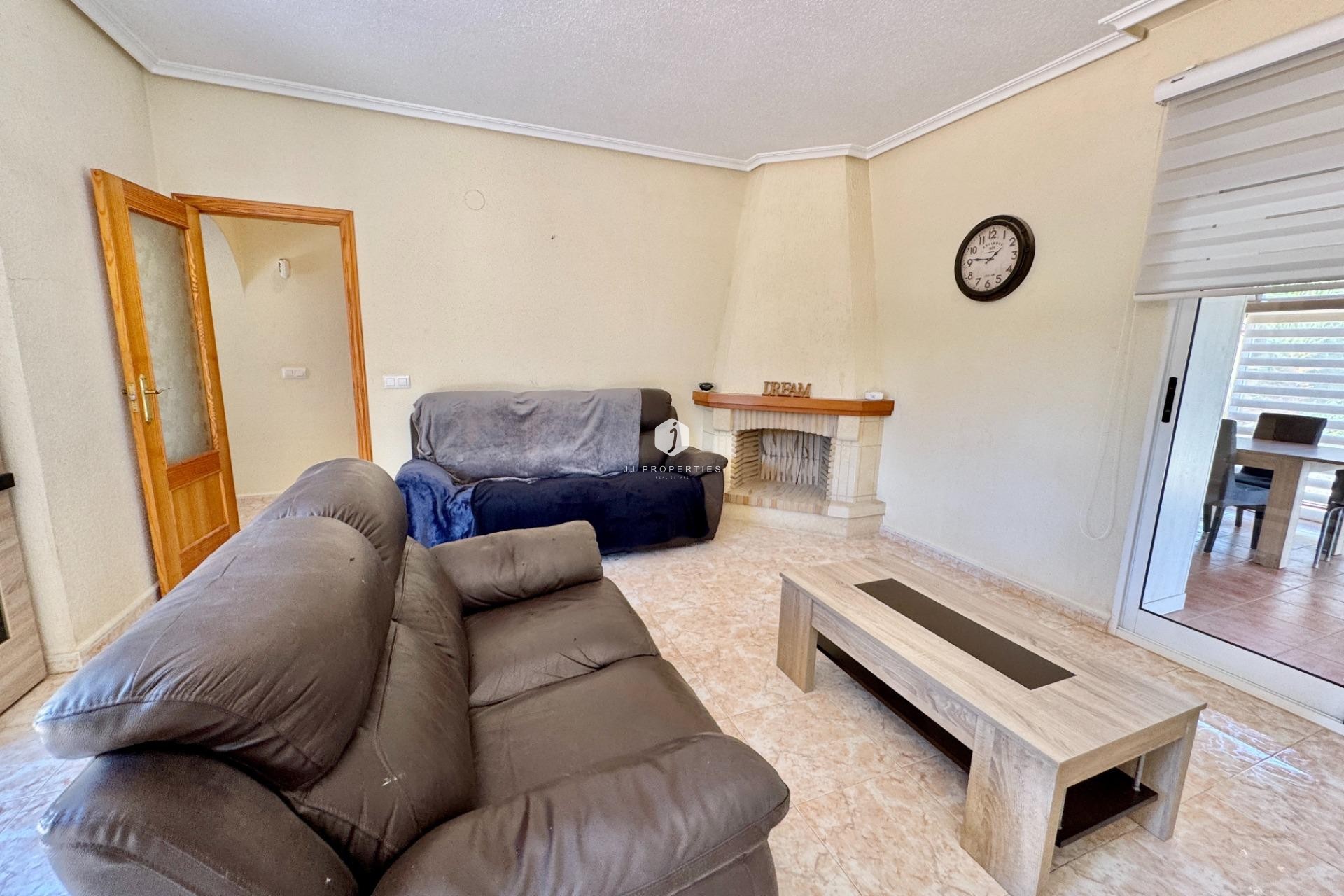 Z drugiej ręki - Villa -
Dolores - Cmno. Escorredor