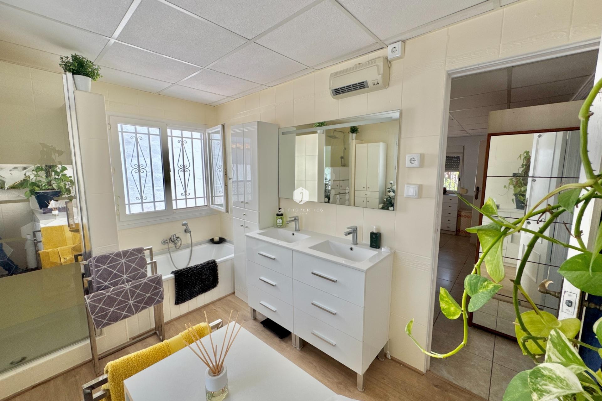 Z drugiej ręki - Villa -
Dolores - Comunidad Valenciana