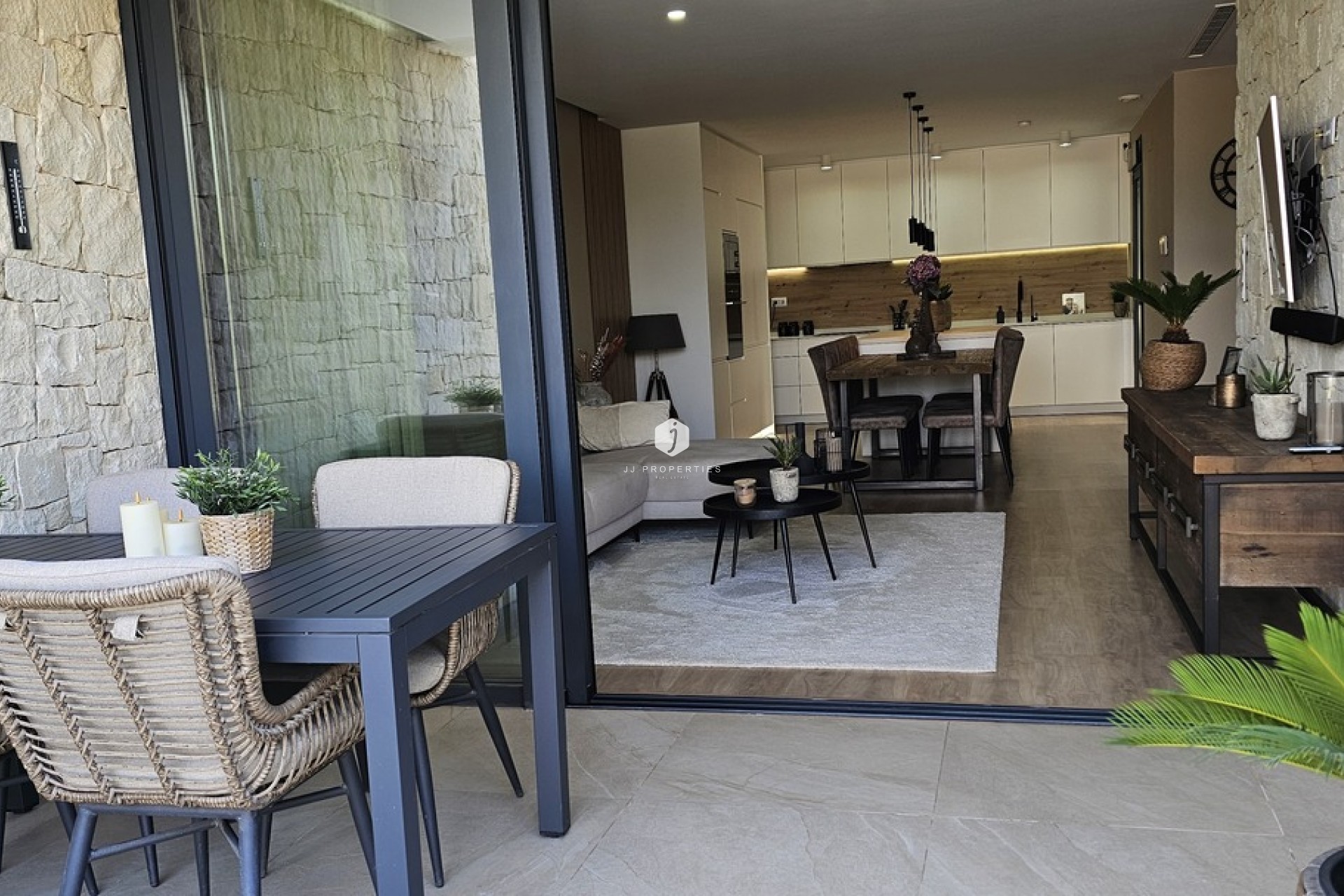 Z drugiej ręki - Villa -
Dolores - Sector 4