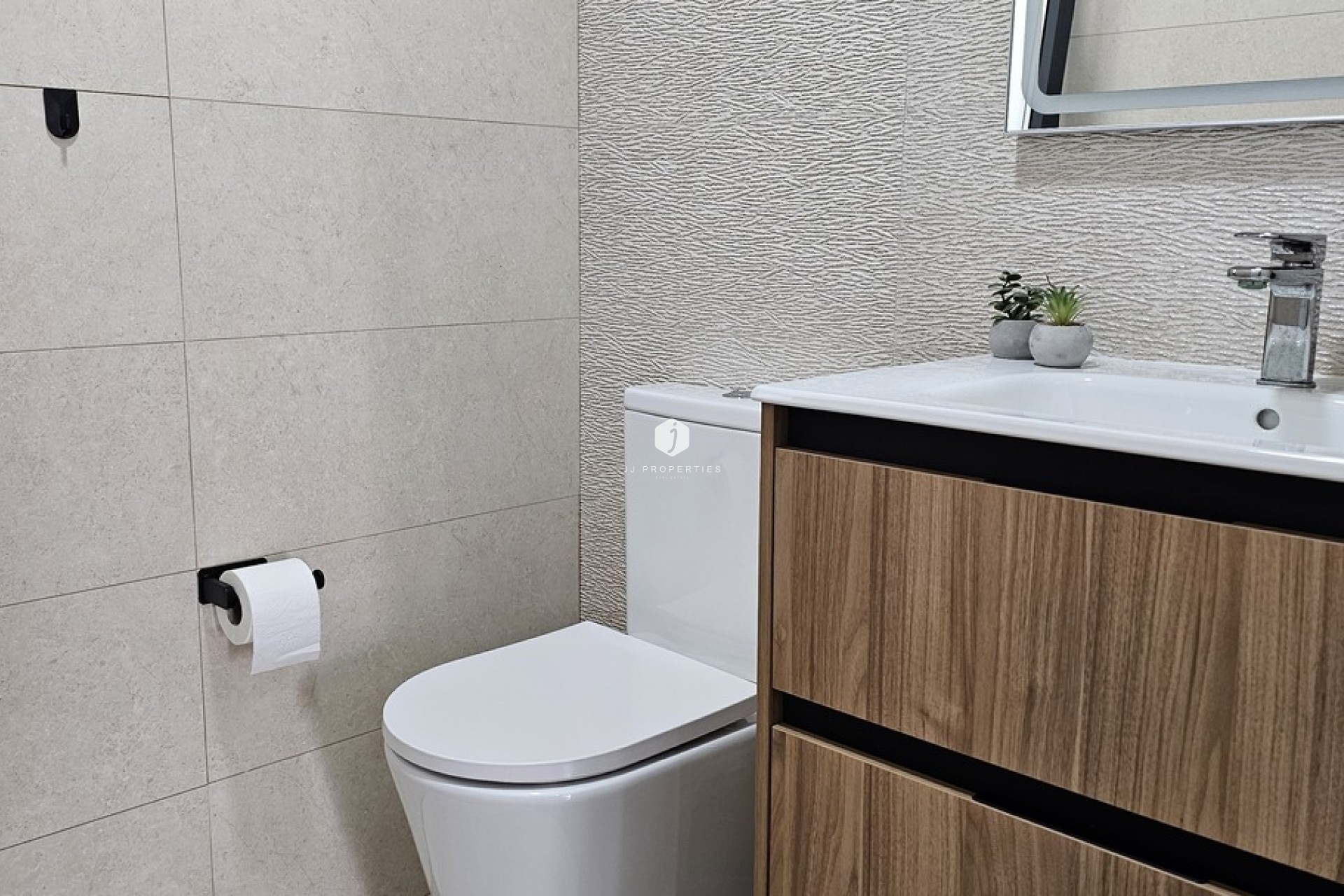 Z drugiej ręki - Villa -
Dolores - Sector 4