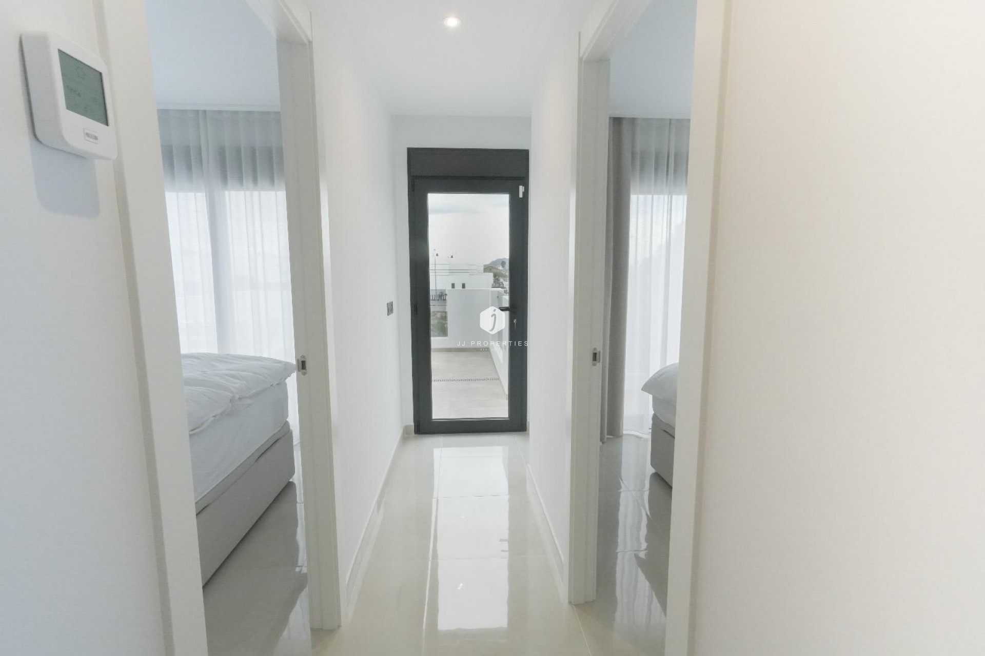 Z drugiej ręki - Villa -
Dolores