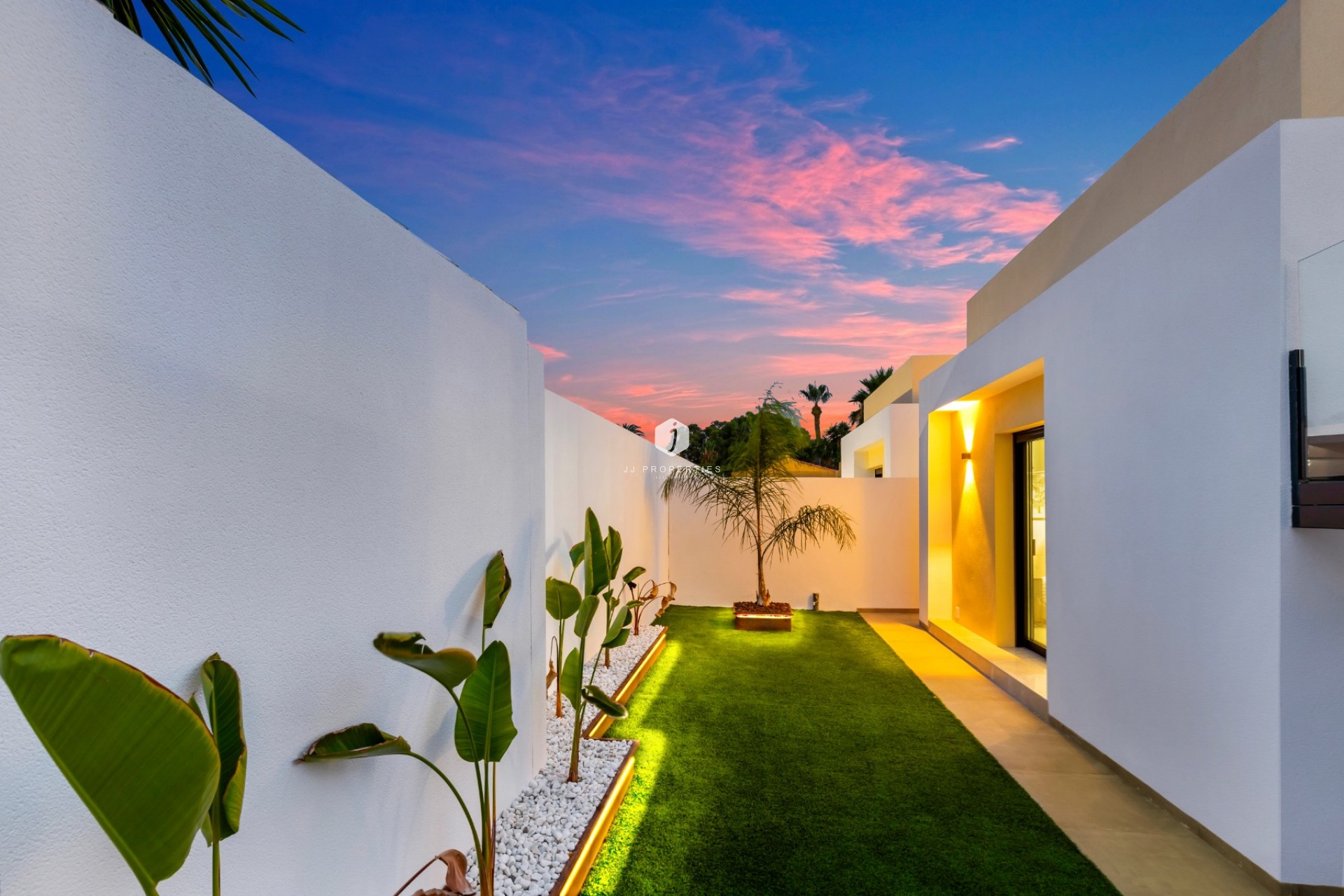 Z drugiej ręki - Villa -
El Chaparral - Inland