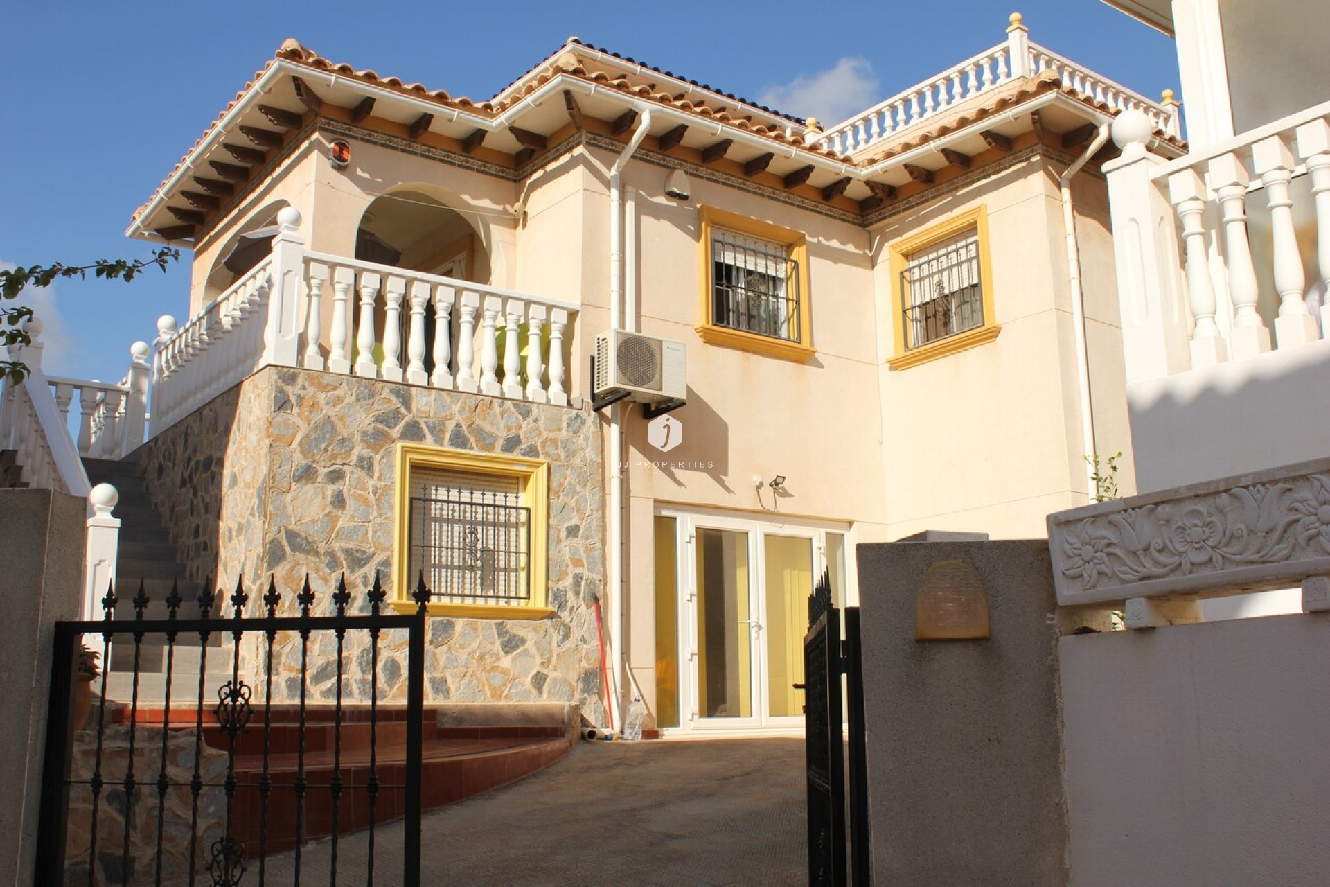 Z drugiej ręki - Villa -
La Zenia - Costa Blanca