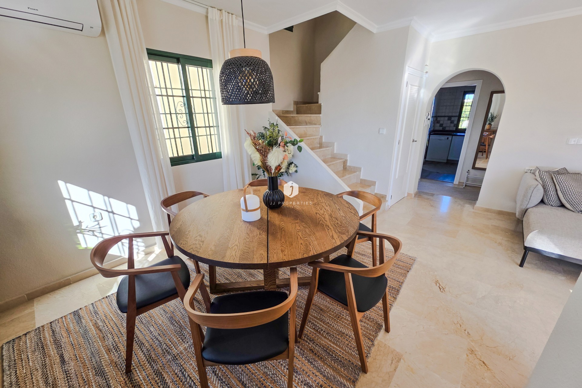 Z drugiej ręki - Villa -
Los Dolses - Inland