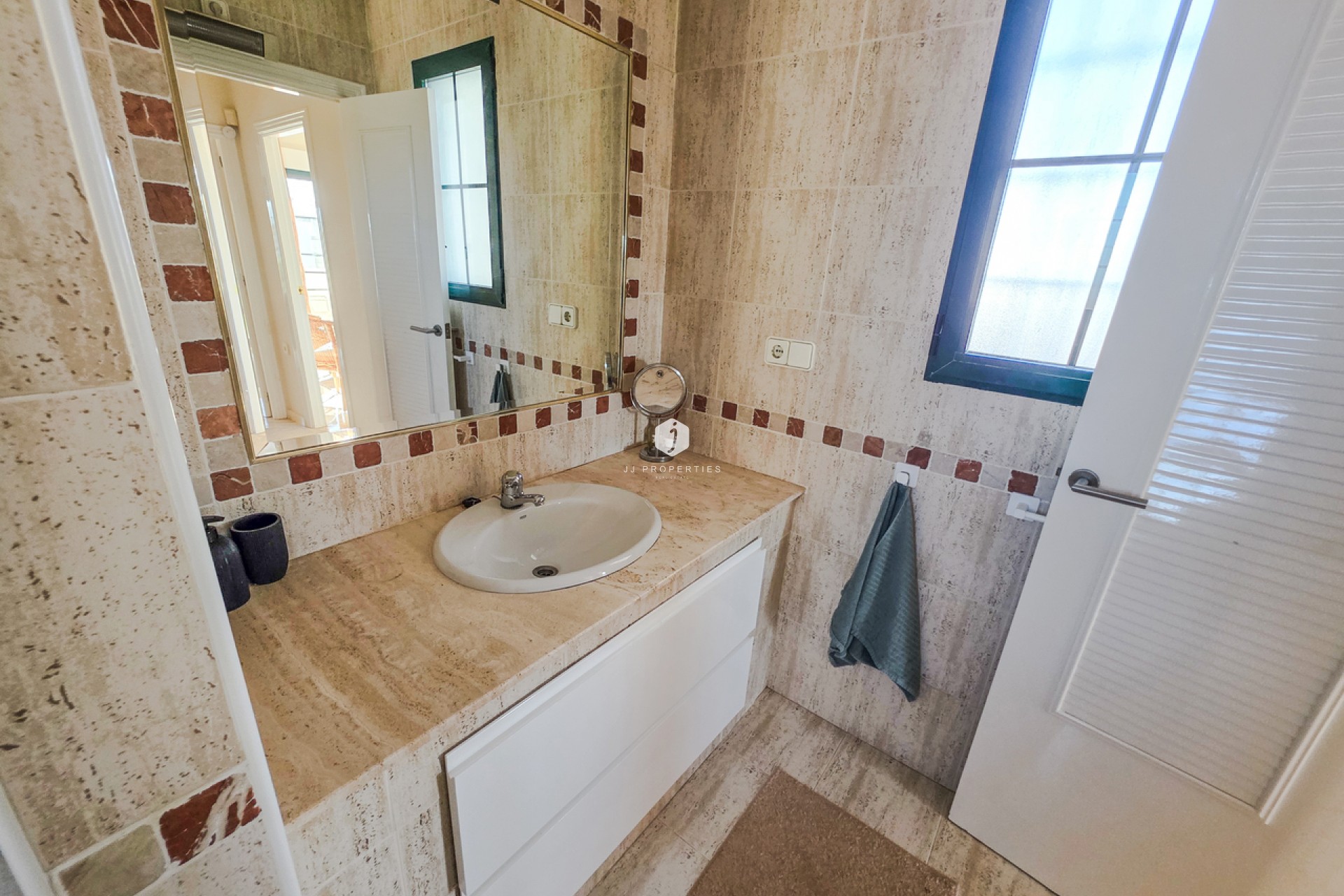 Z drugiej ręki - Villa -
Los Dolses - Inland