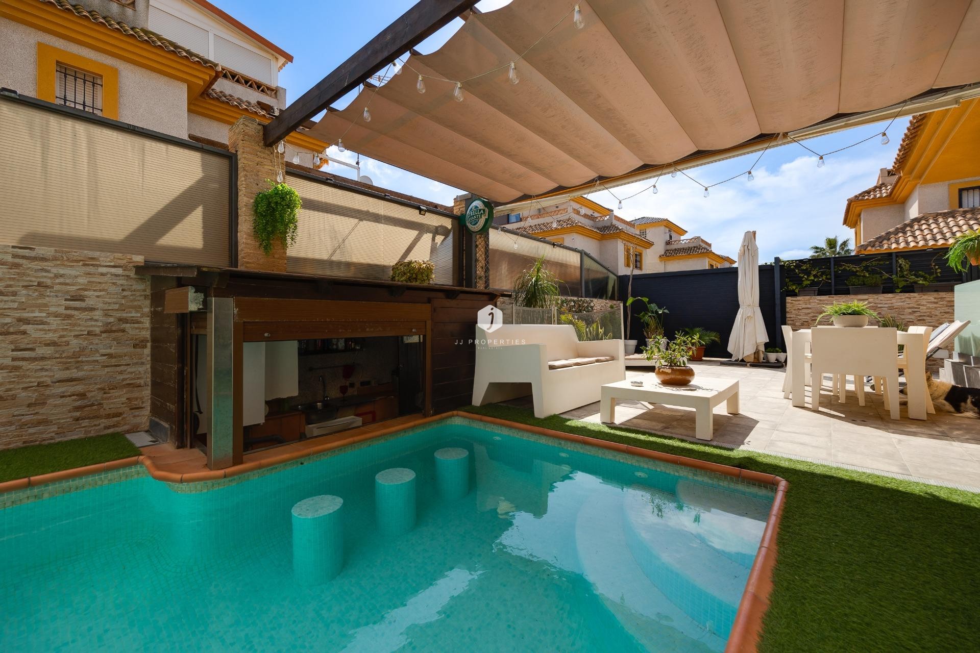 Z drugiej ręki - Villa -
Los Montesinos - La herrada