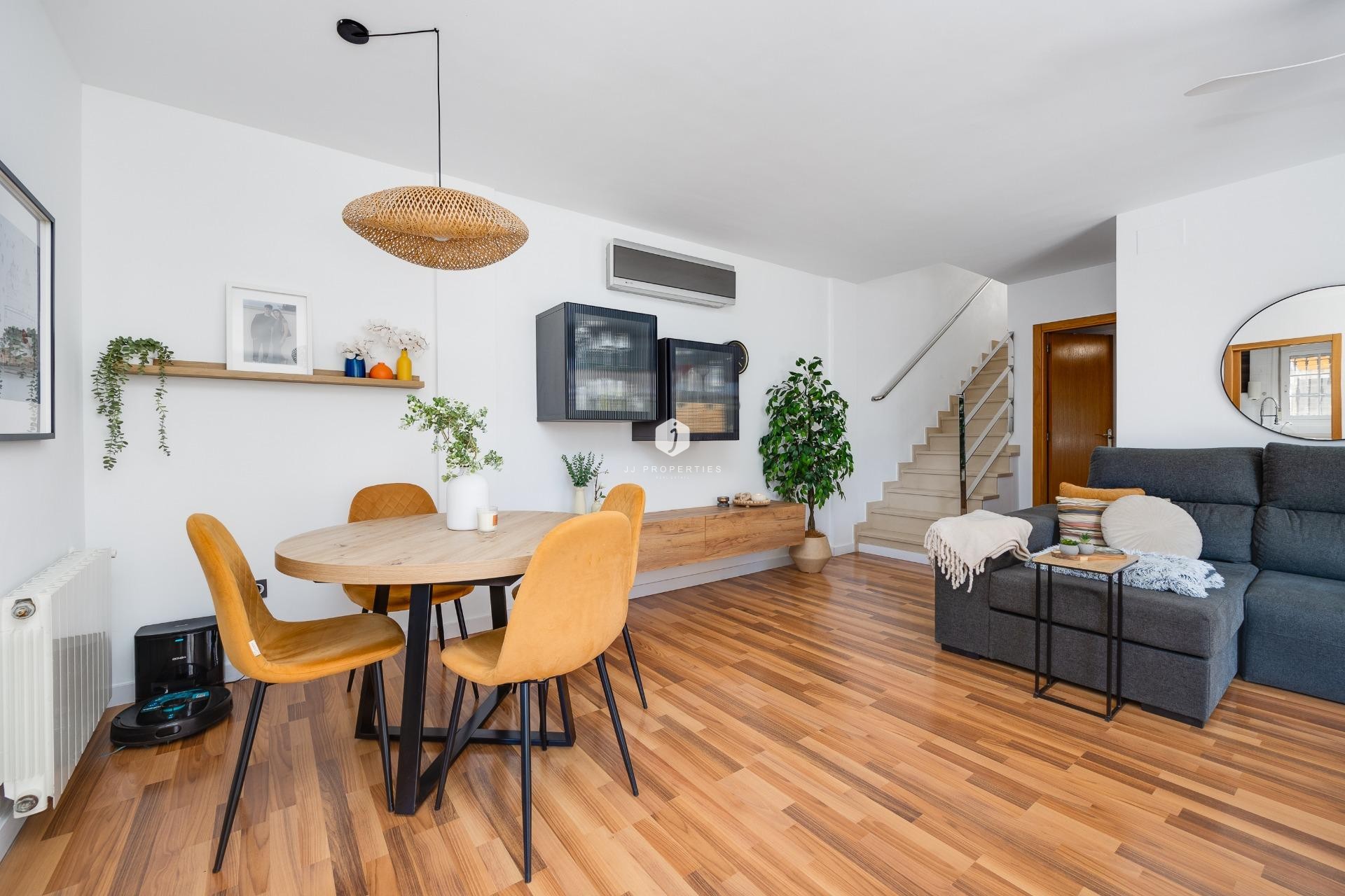 Z drugiej ręki - Villa -
Los Montesinos - La herrada