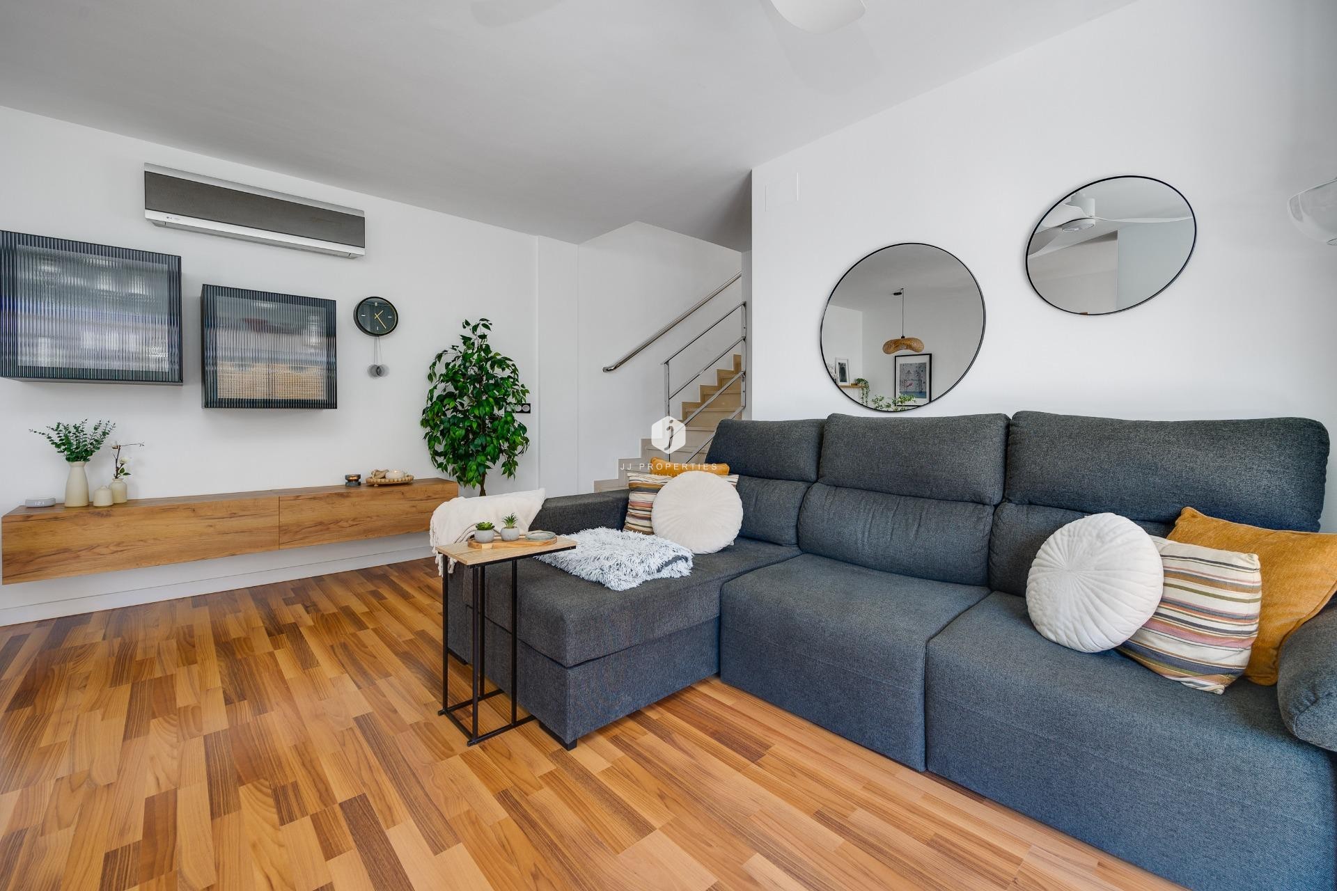 Z drugiej ręki - Villa -
Los Montesinos - La herrada