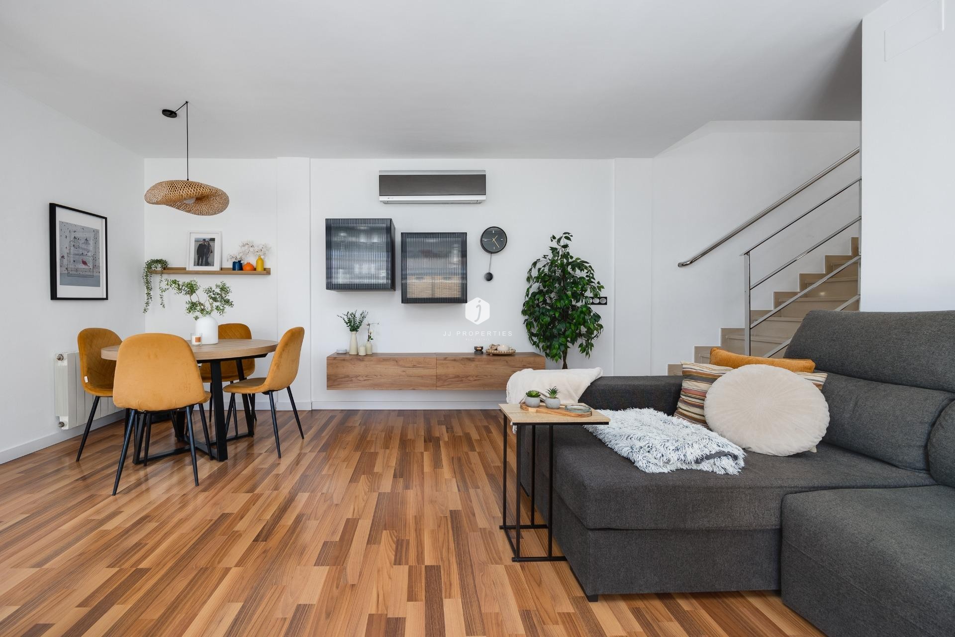 Z drugiej ręki - Villa -
Los Montesinos - La herrada