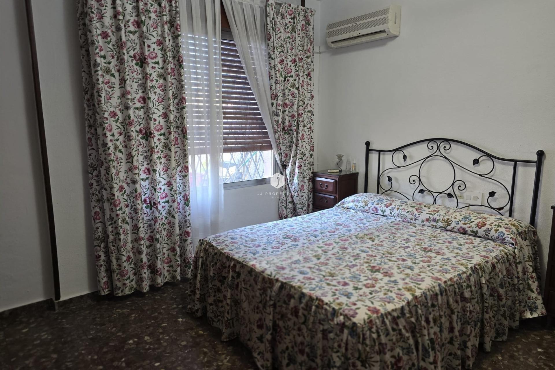 Z drugiej ręki - Villa -
Orihuela Costa - Campoamor