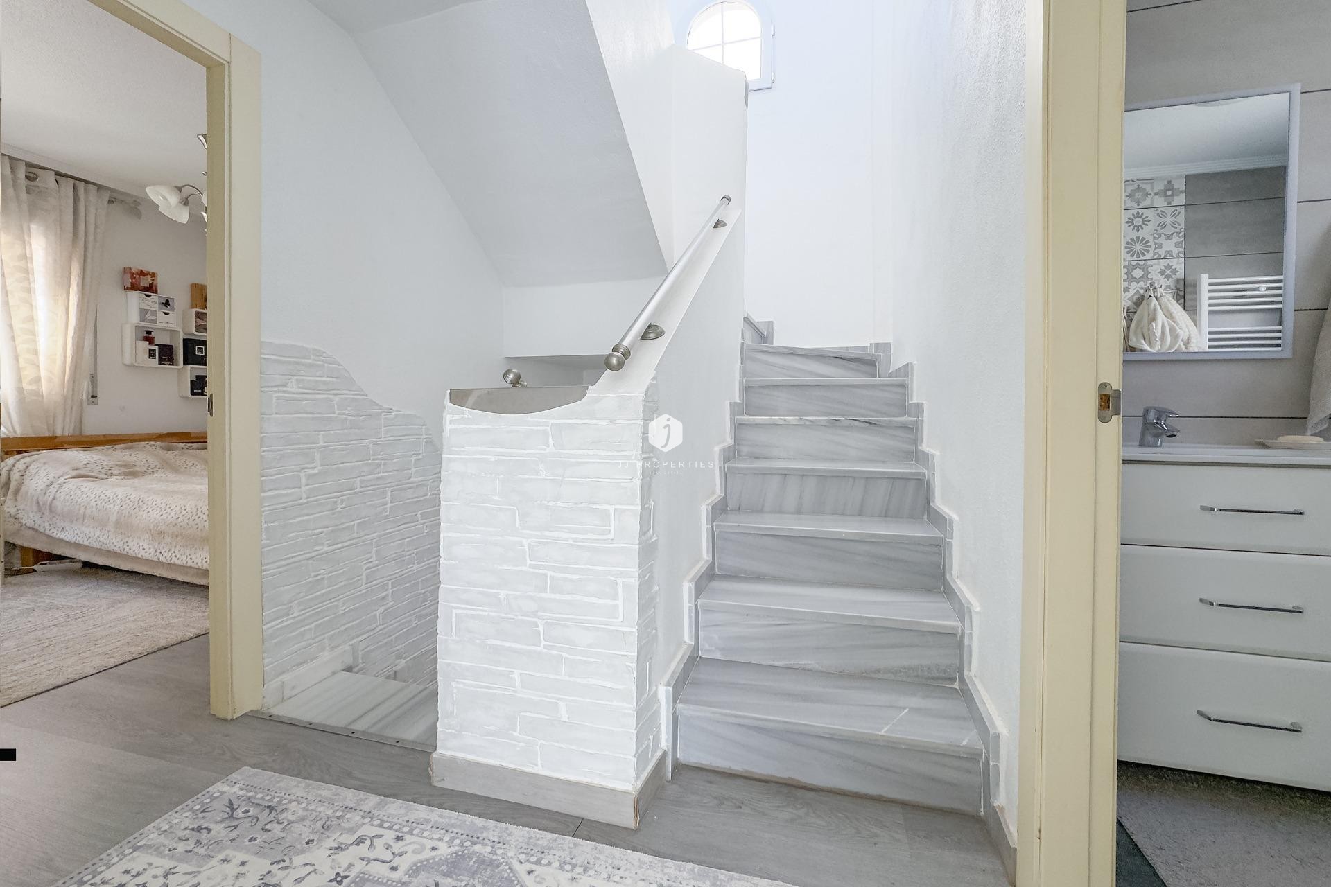 Z drugiej ręki - Villa -
Orihuela Costa - Los Almendros-la Florida