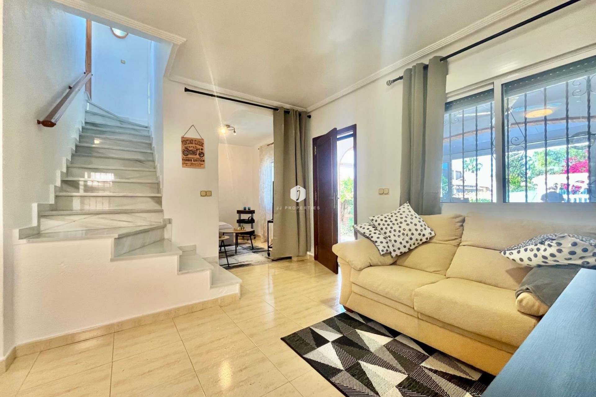 Z drugiej ręki - Villa -
Orihuela Costa - Los Almendros-la Florida