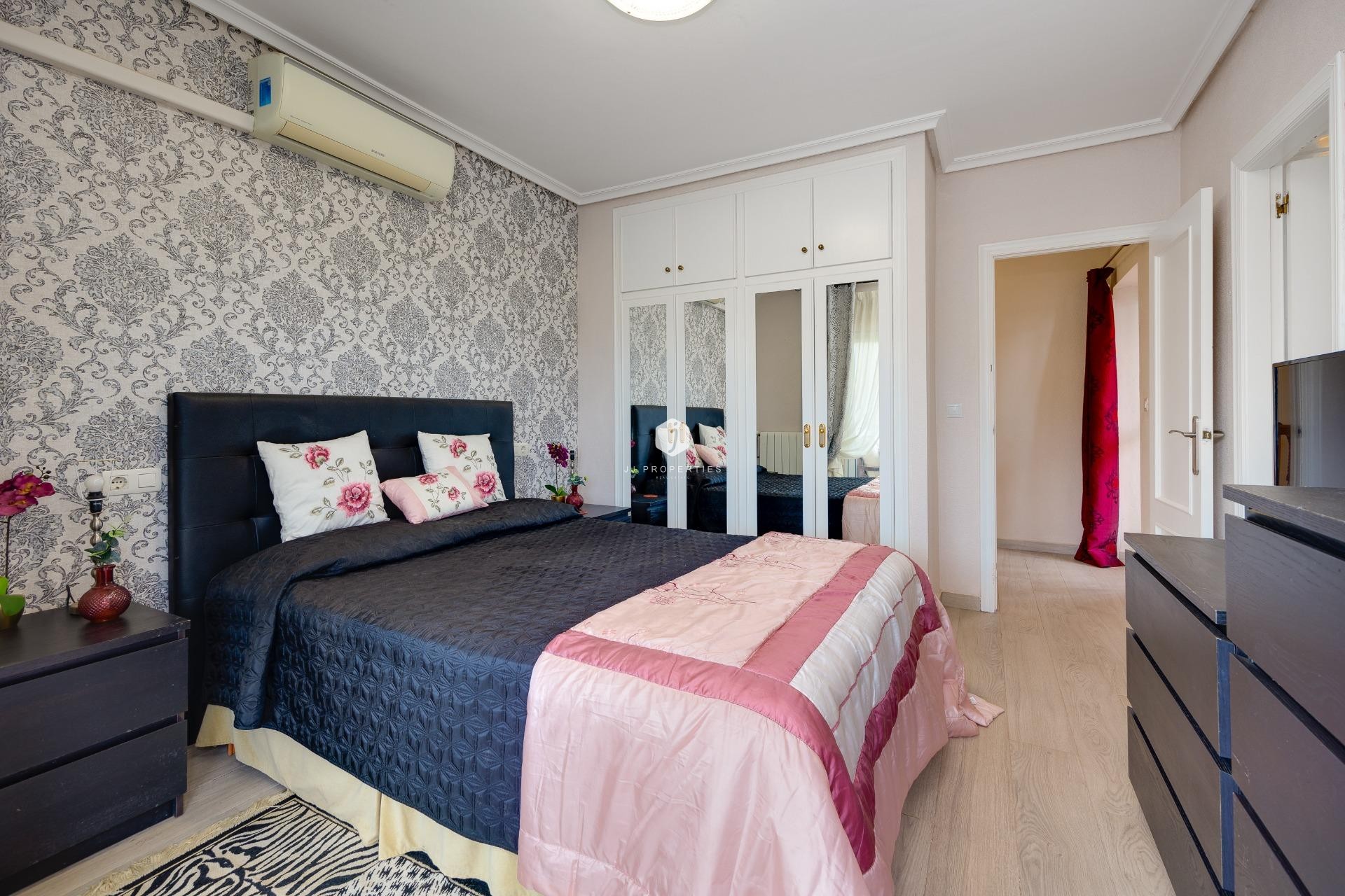 Z drugiej ręki - Villa -
Orihuela Costa - Villamartín-las Filipinas