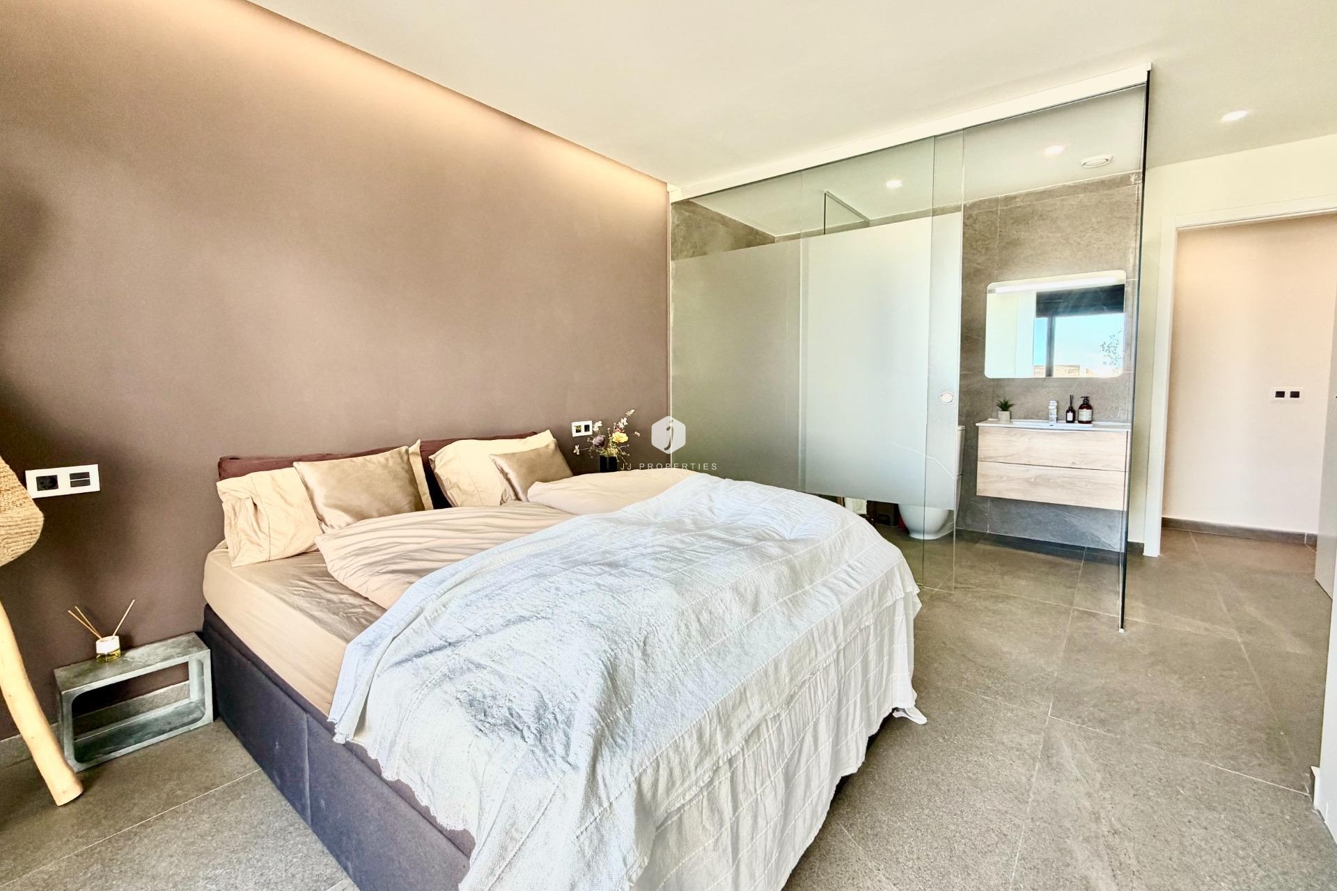 Z drugiej ręki - Villa -
San Miguel de Salinas - Bellavista