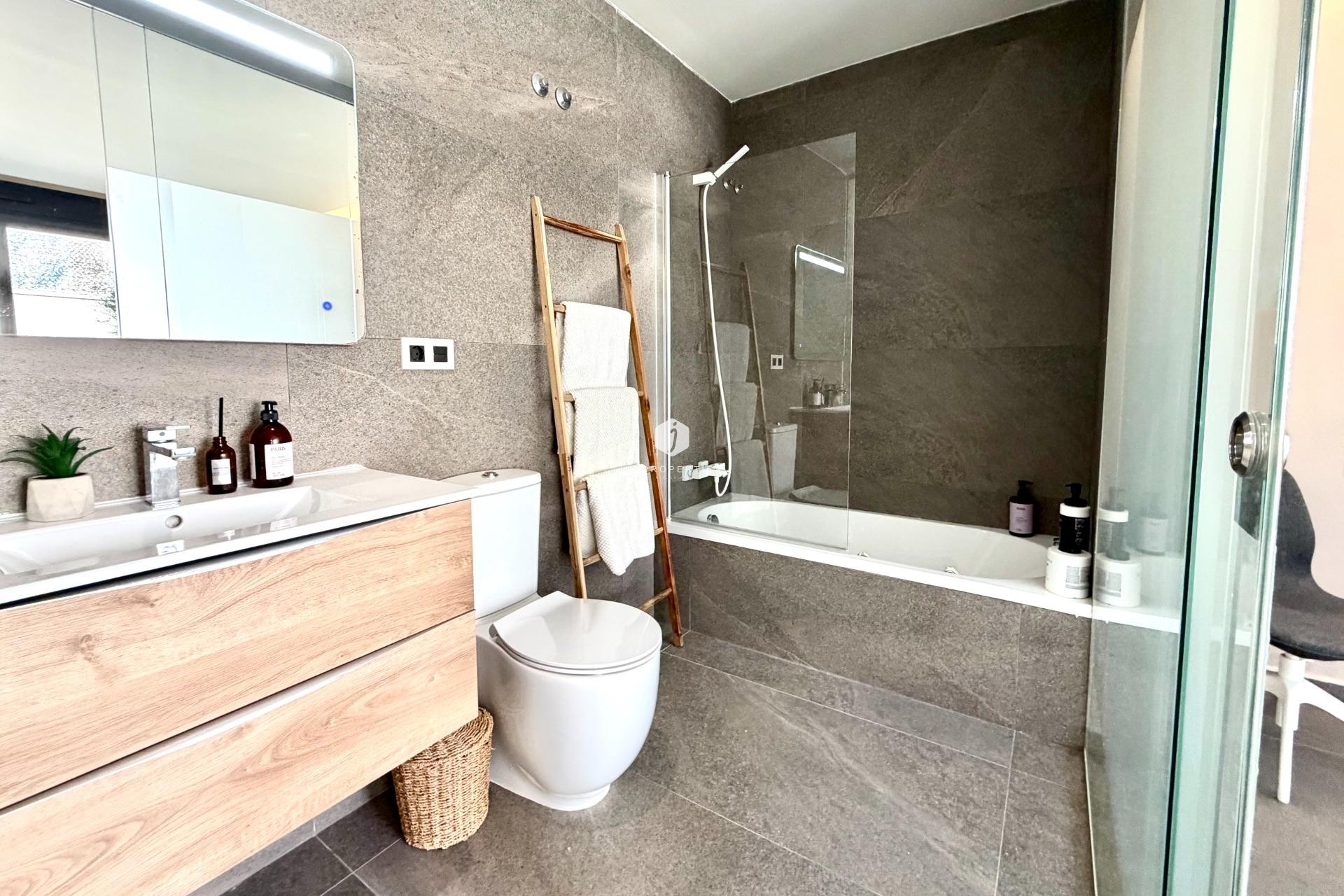 Z drugiej ręki - Villa -
San Miguel de Salinas - Bellavista